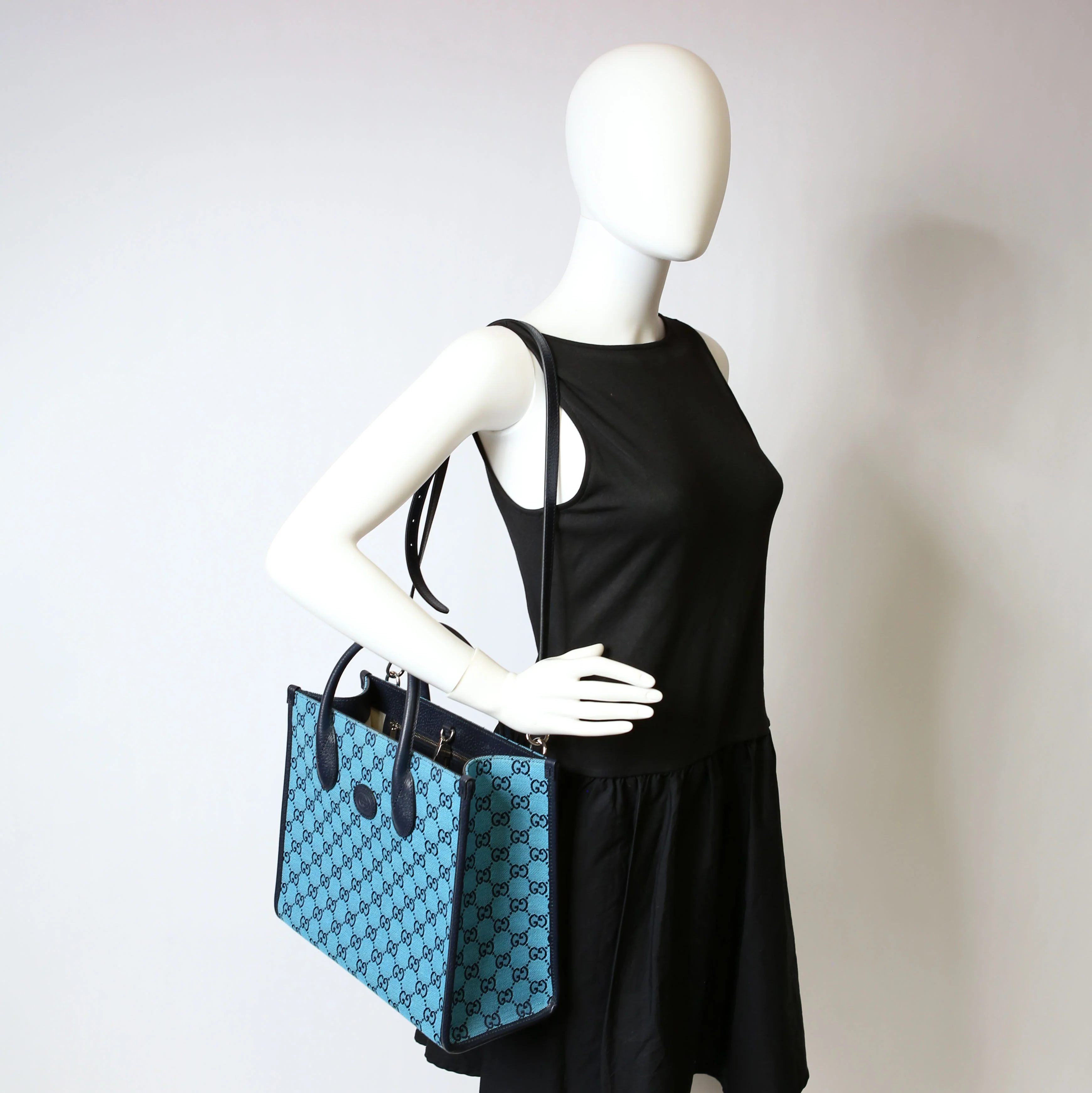 659983 GG Canvas Interlocking GG Small Tote Blue - Image 16