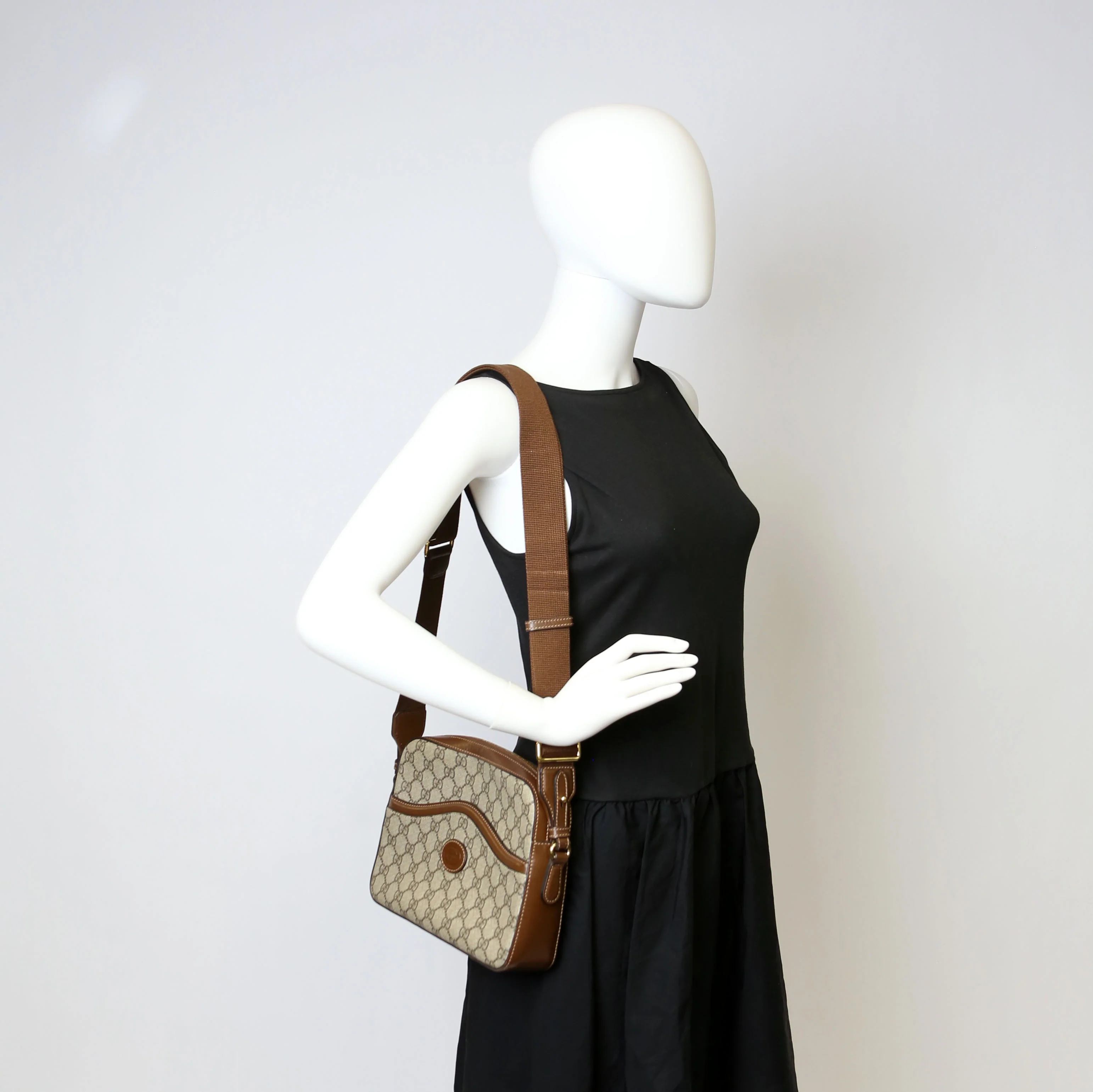 675891 Interlocking GG Messenger Brown - Image 17