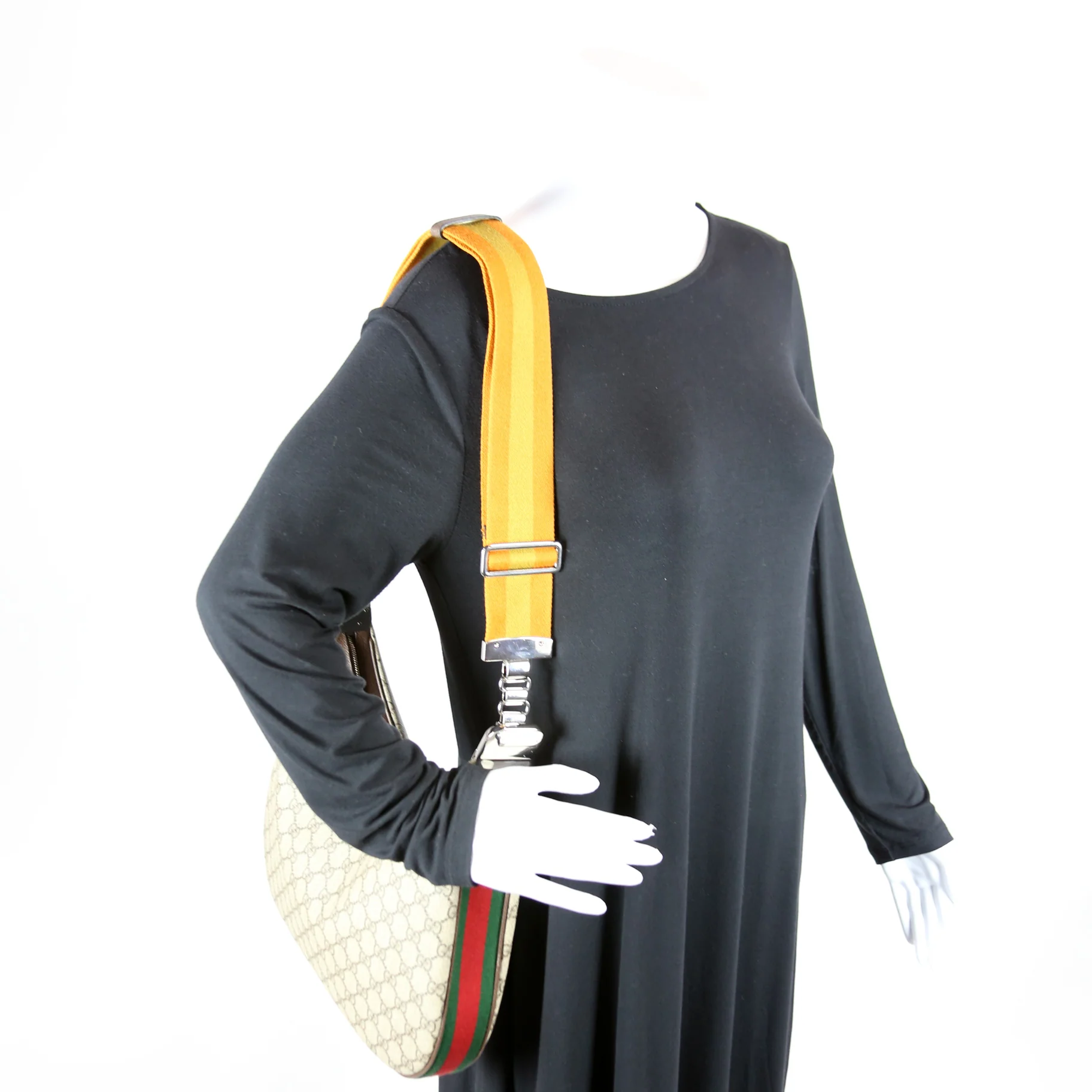 702823 Attache GG Supreme Shoulder Bag Medium - Image 11
