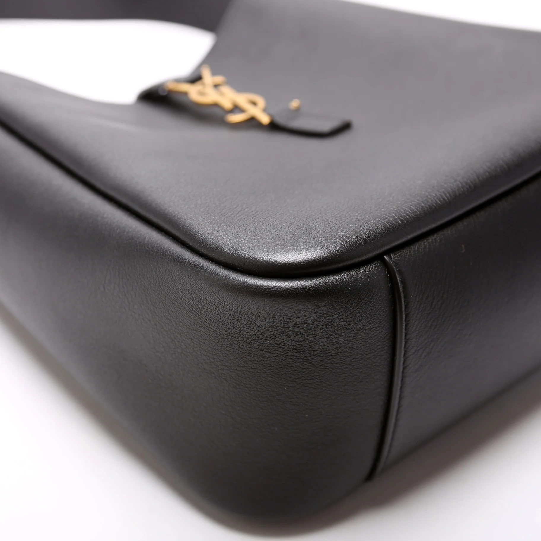 713938 Le 5 A 7 Supple Small Hobo - Image 5