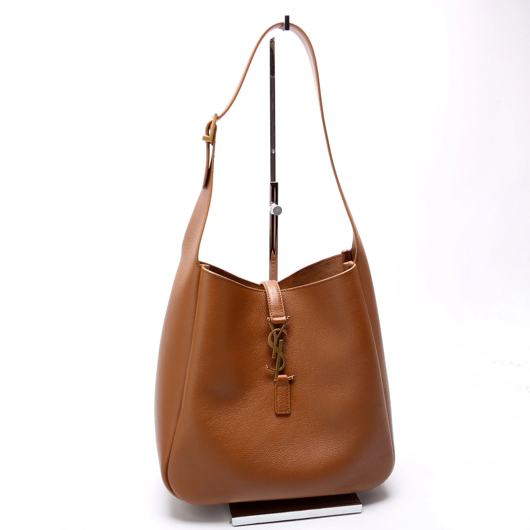 713938 Le 5 A 7 Supple Small Hobo Brown - Image 2