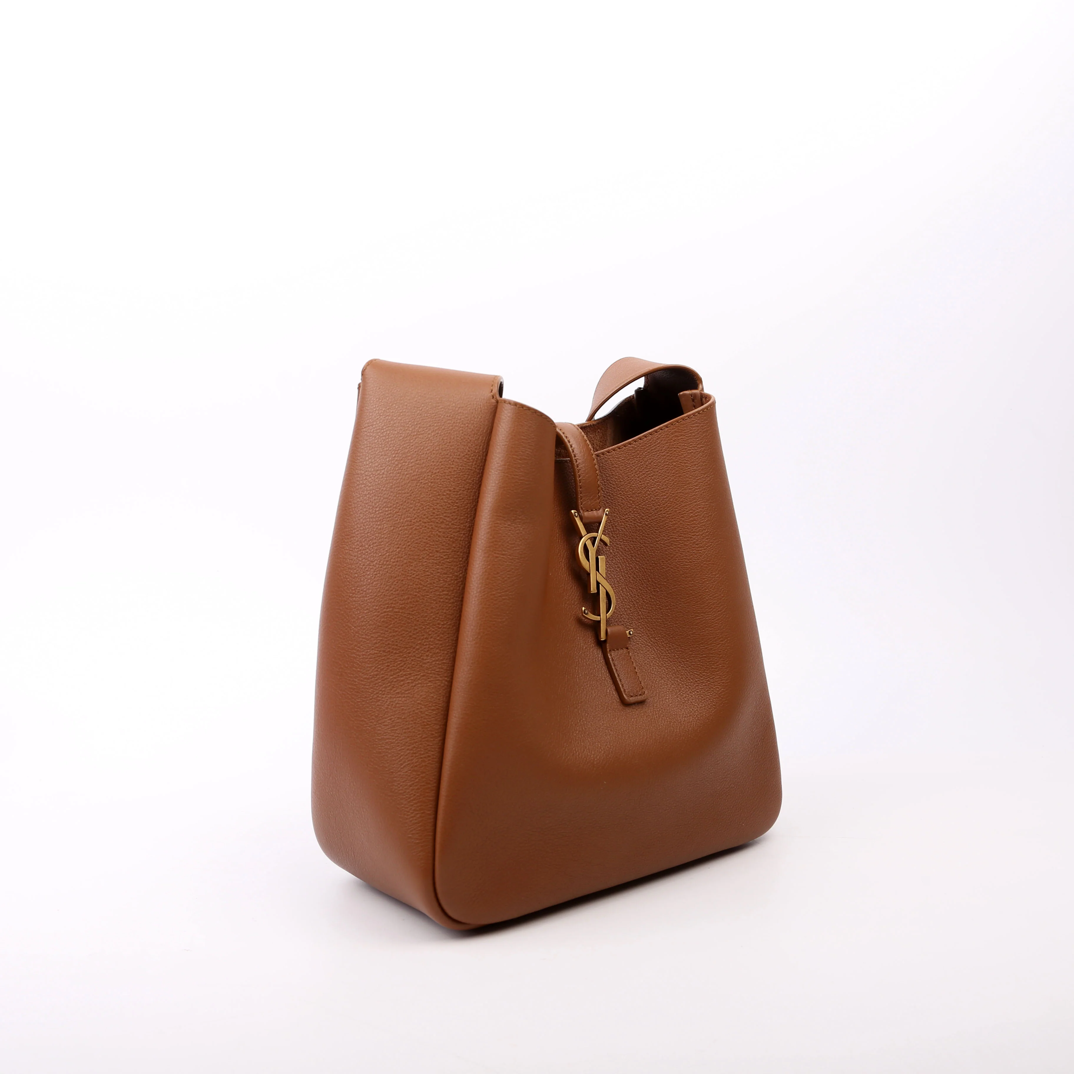 713938 Le A 7 Supple Small Hobo Brown - Image 2