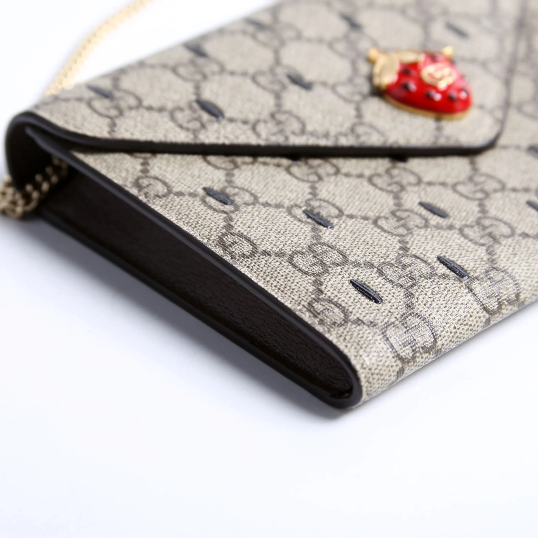 726249 GG Supreme Wallet On Chain Strawberry - Image 4