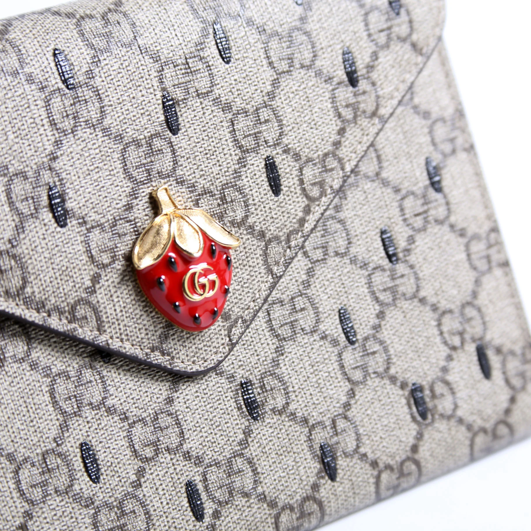 726249 GG Supreme Wallet On Chain Strawberry - Image 6