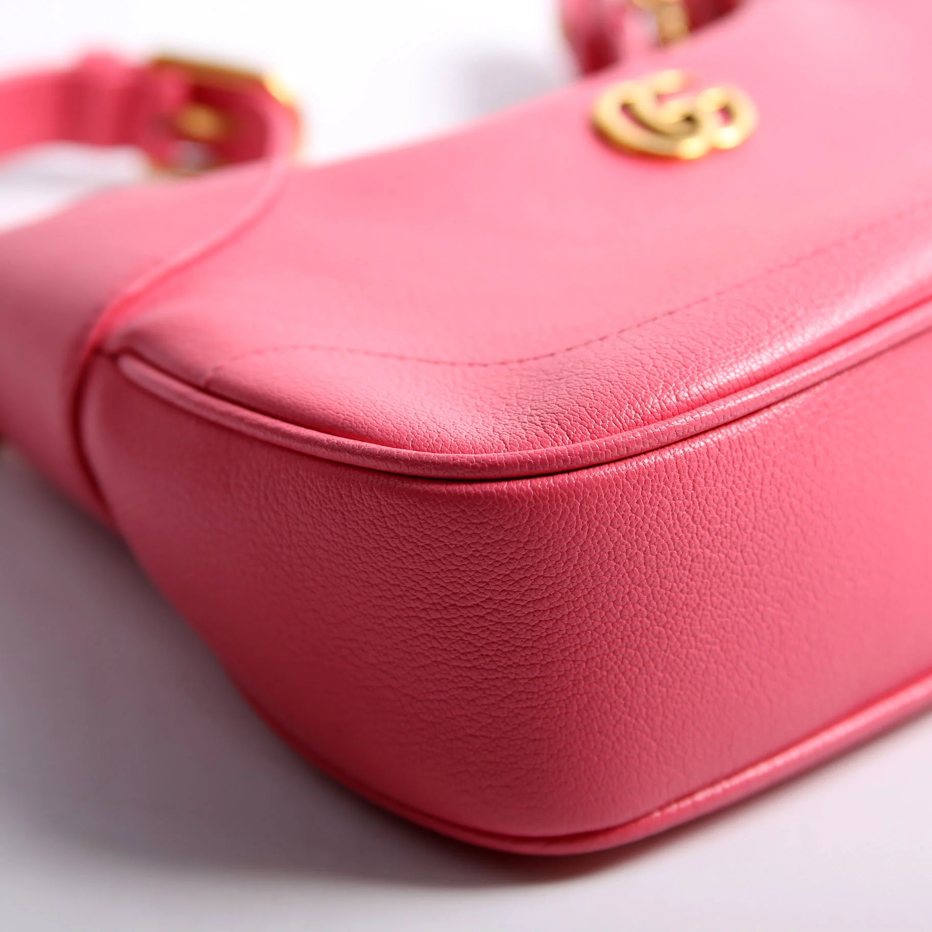 731817 Aphrodite Leather Small Shoulder Bag Pink/Gold - Image 4