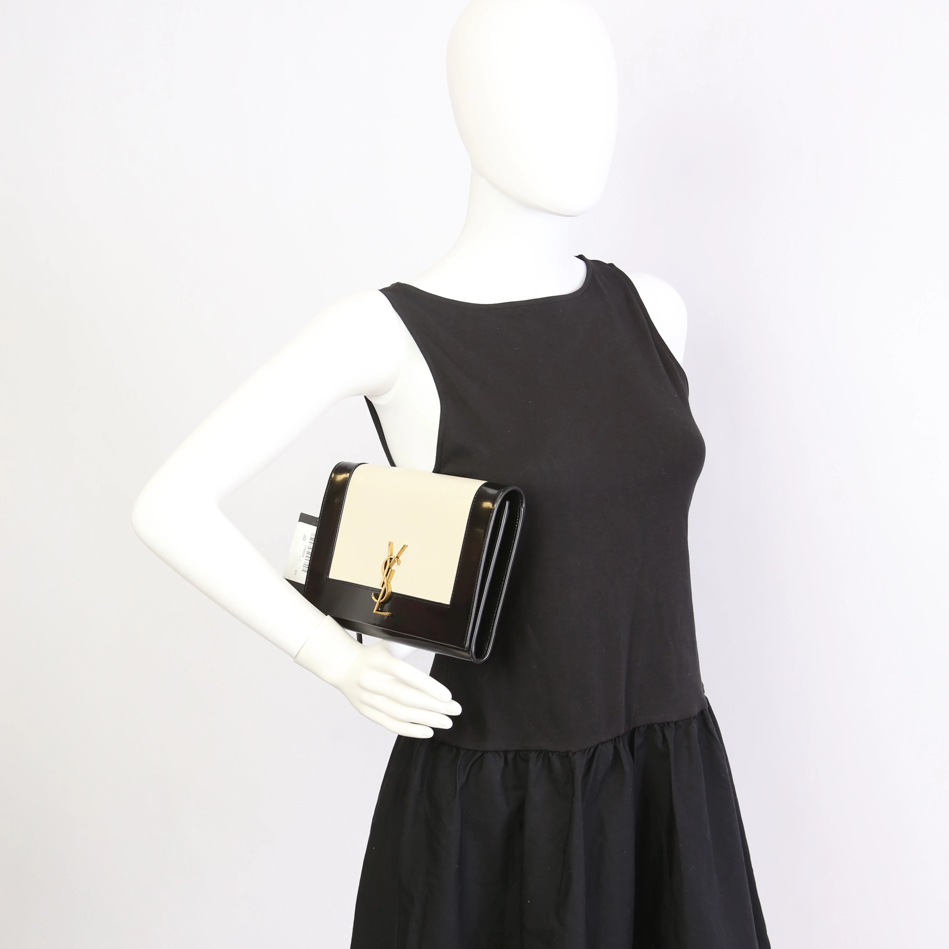 753883 Cassandre Flap Pouch White/Black - Image 13