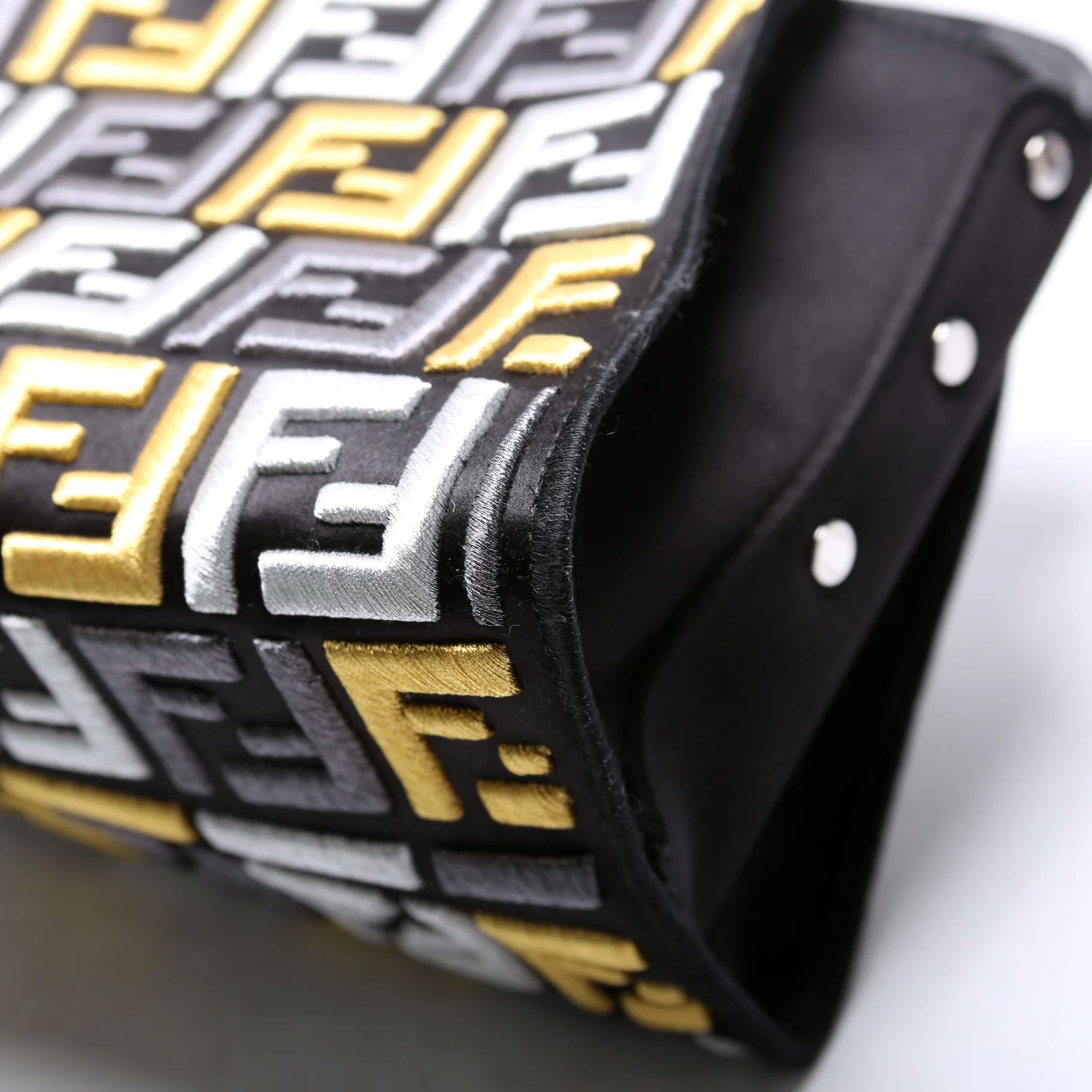 7AR717 Peekaboo Defender Pouch Black/Multicolor - Image 6