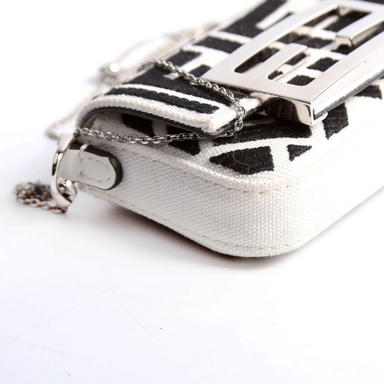 7AS045 Nano Baguette Maxi Buckle - Image 6