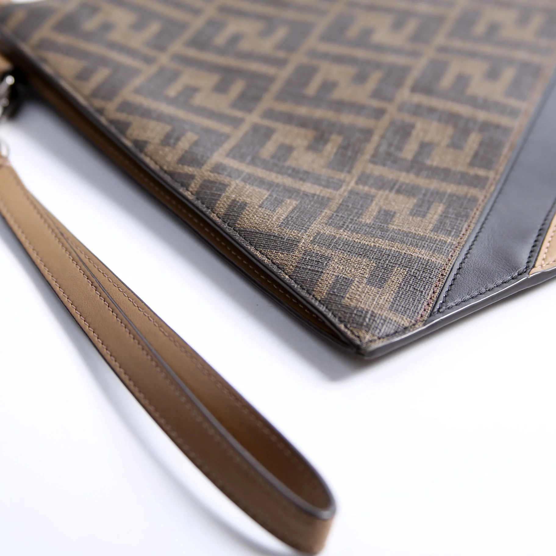 7N0110 Tri-Color Diagonal FF Flat Wristlet - Image 4