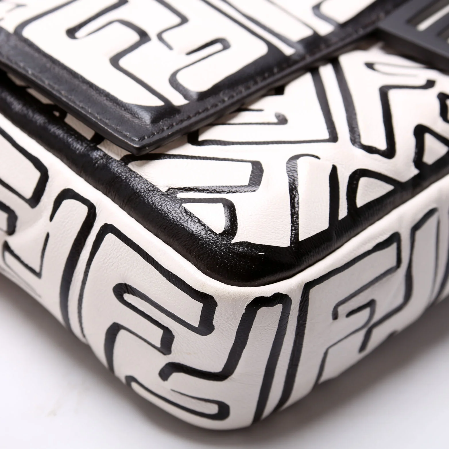 8BR600 X Joshua Vides Baguette Black/White - Image 5