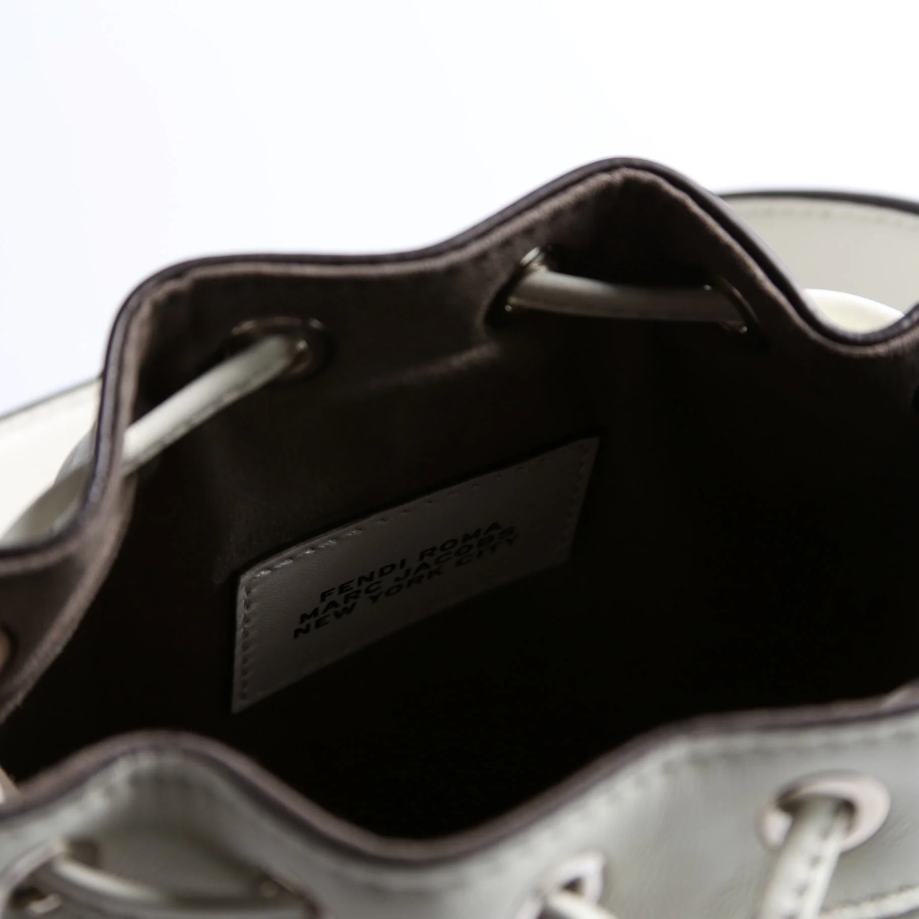 8BS010 X Marc Jacobs Mon Tresor Mini Bucket - Image 7