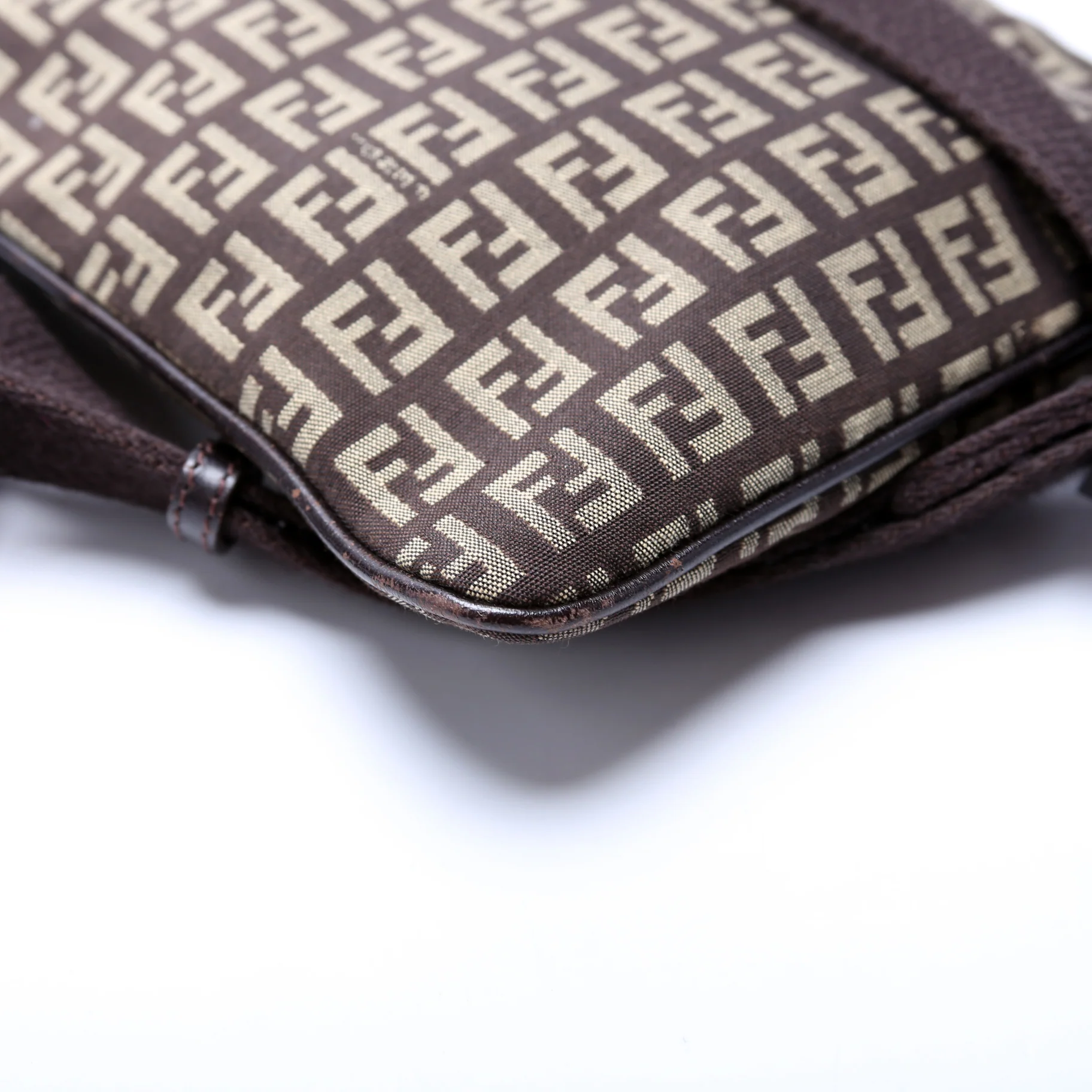 8BT079 Zucchino Flat Small Shoulder Bag - Image 4