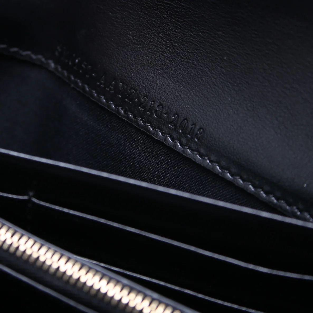 8M0251 Logo Leather Flap Wallet - Image 8