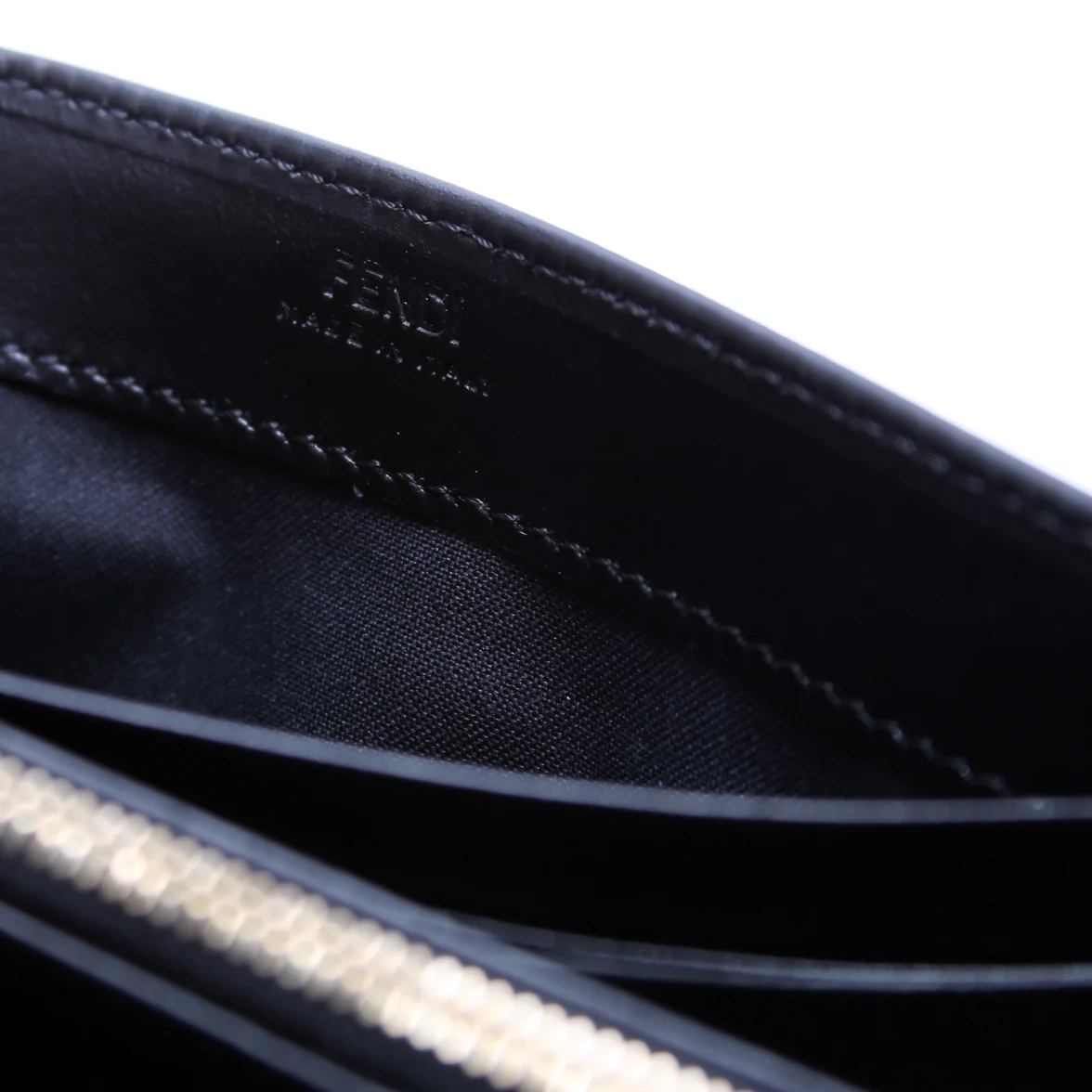 8M0251 Logo Leather Flap Wallet - Image 9