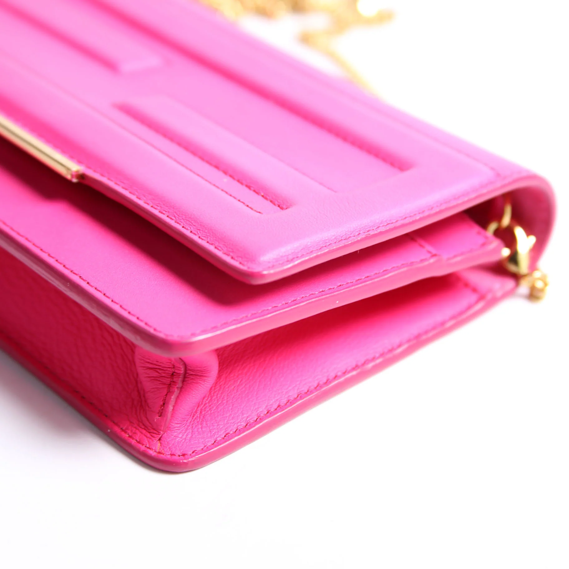 8M0346 Nappa Tube Wallet On Chain Pink - Image 5