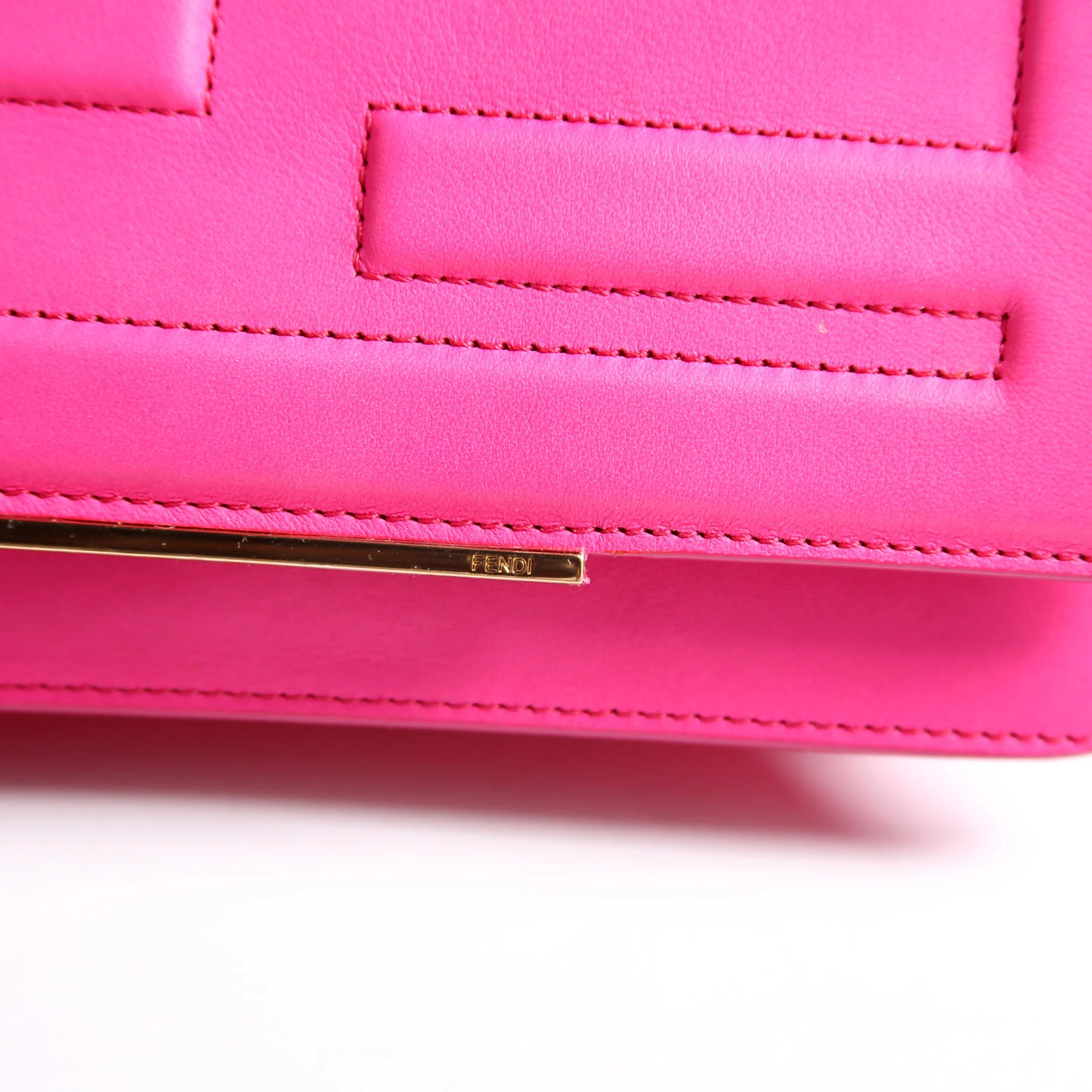 8M0346 Nappa Tube Wallet On Chain Pink - Image 6