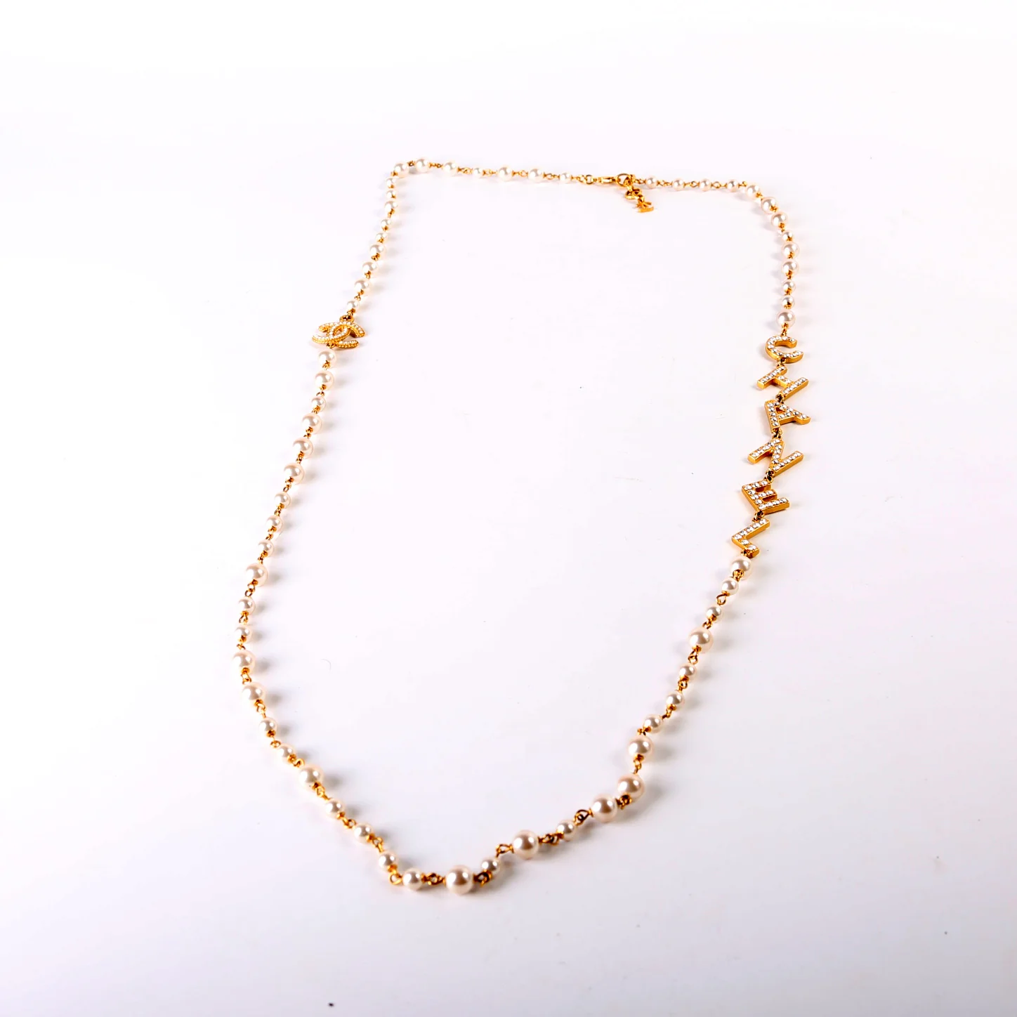 90s Icon Faux Pearl Strass Logo Long Necklace Gold - Image 2