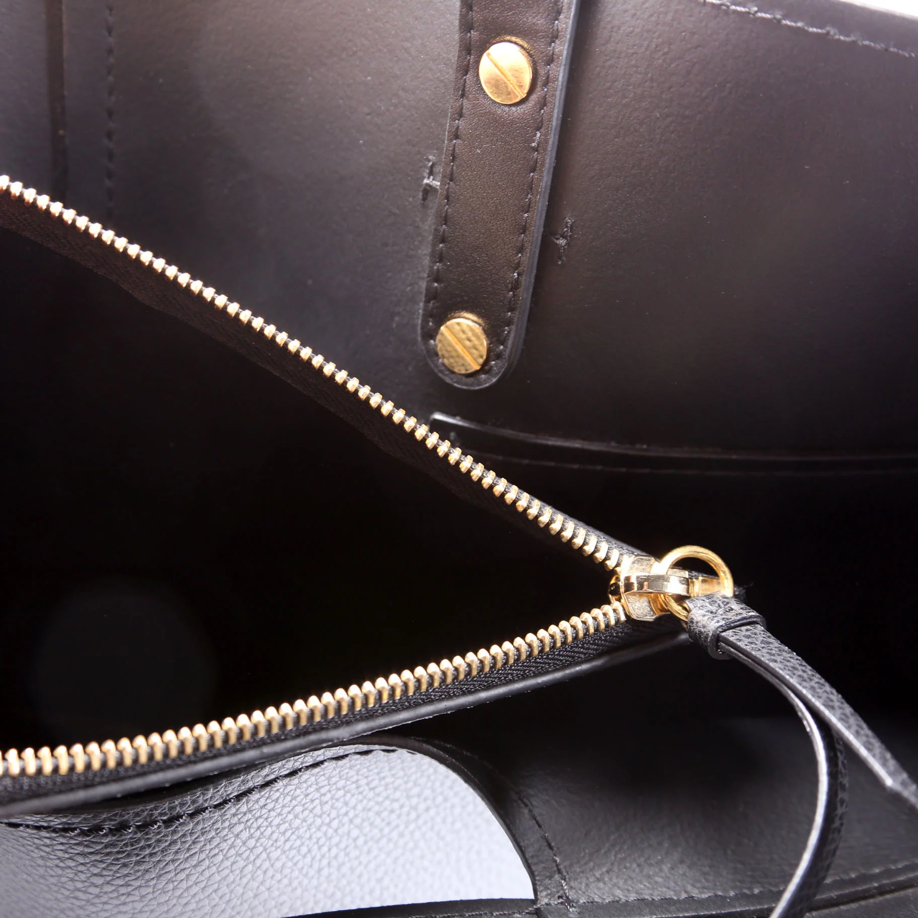 Aby Grain Leather Medium Tote Black/Gold - Image 8