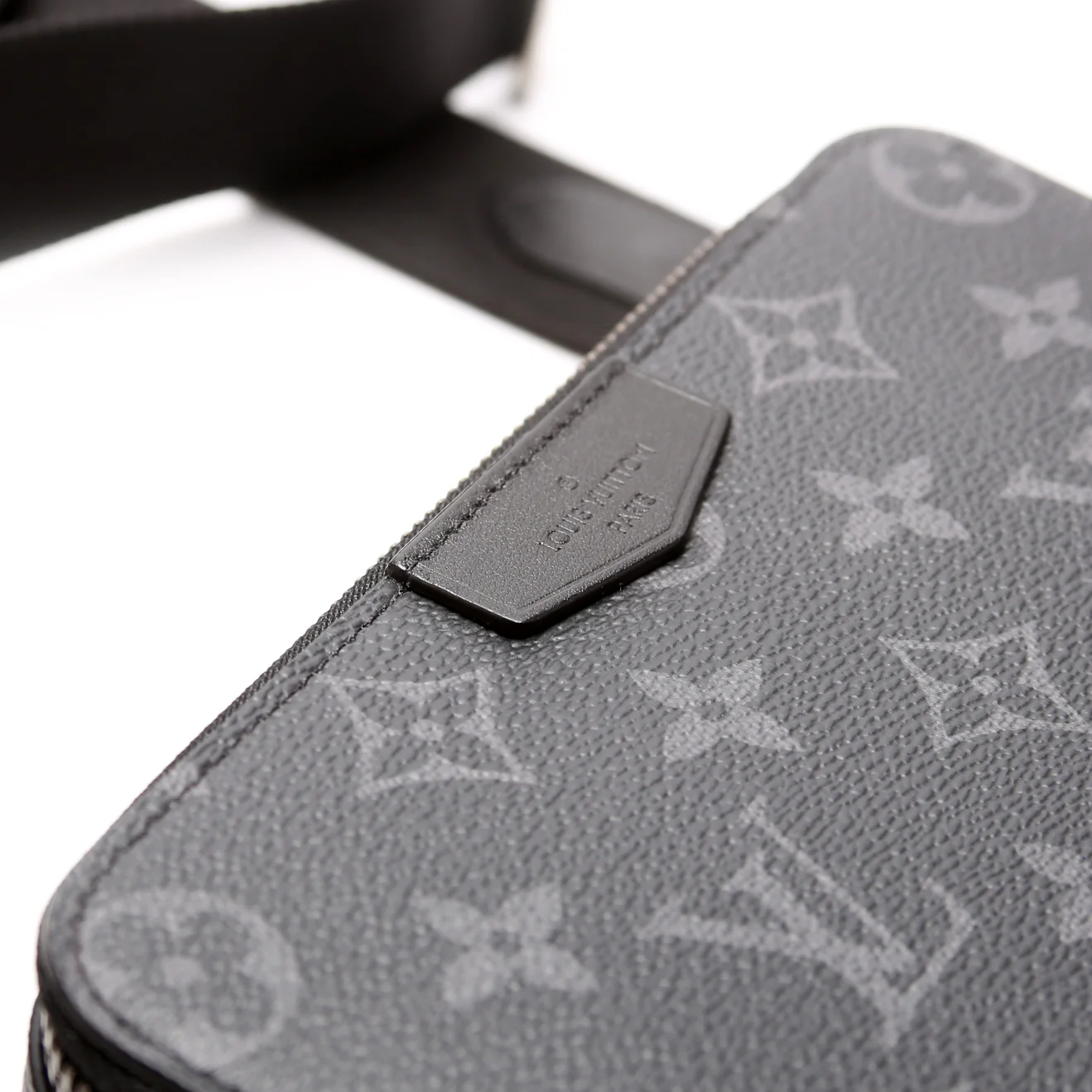 Alpha Wearable Wallet Monogram Eclipse - Image 6