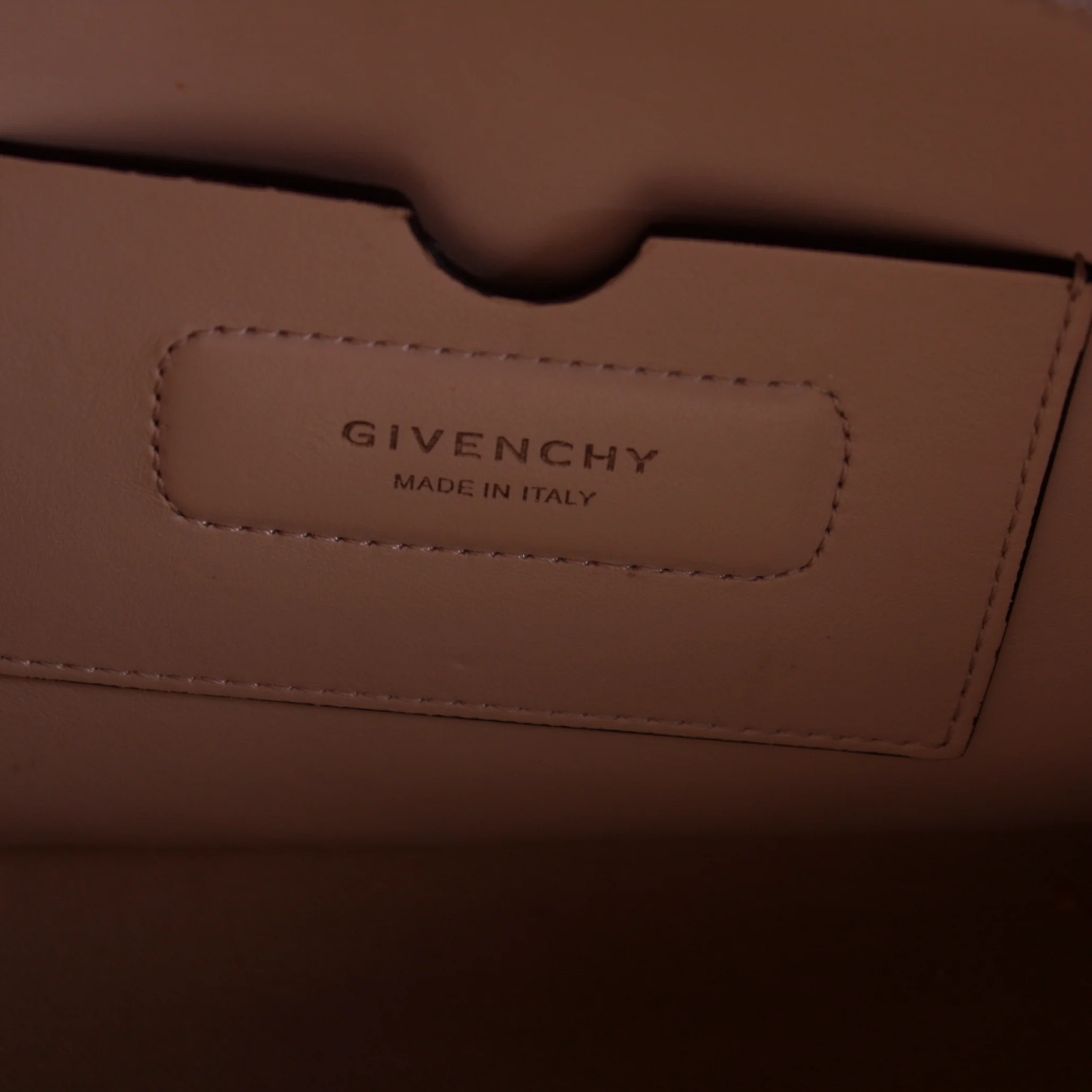 Antigona Soft Satchel Large - Image 10