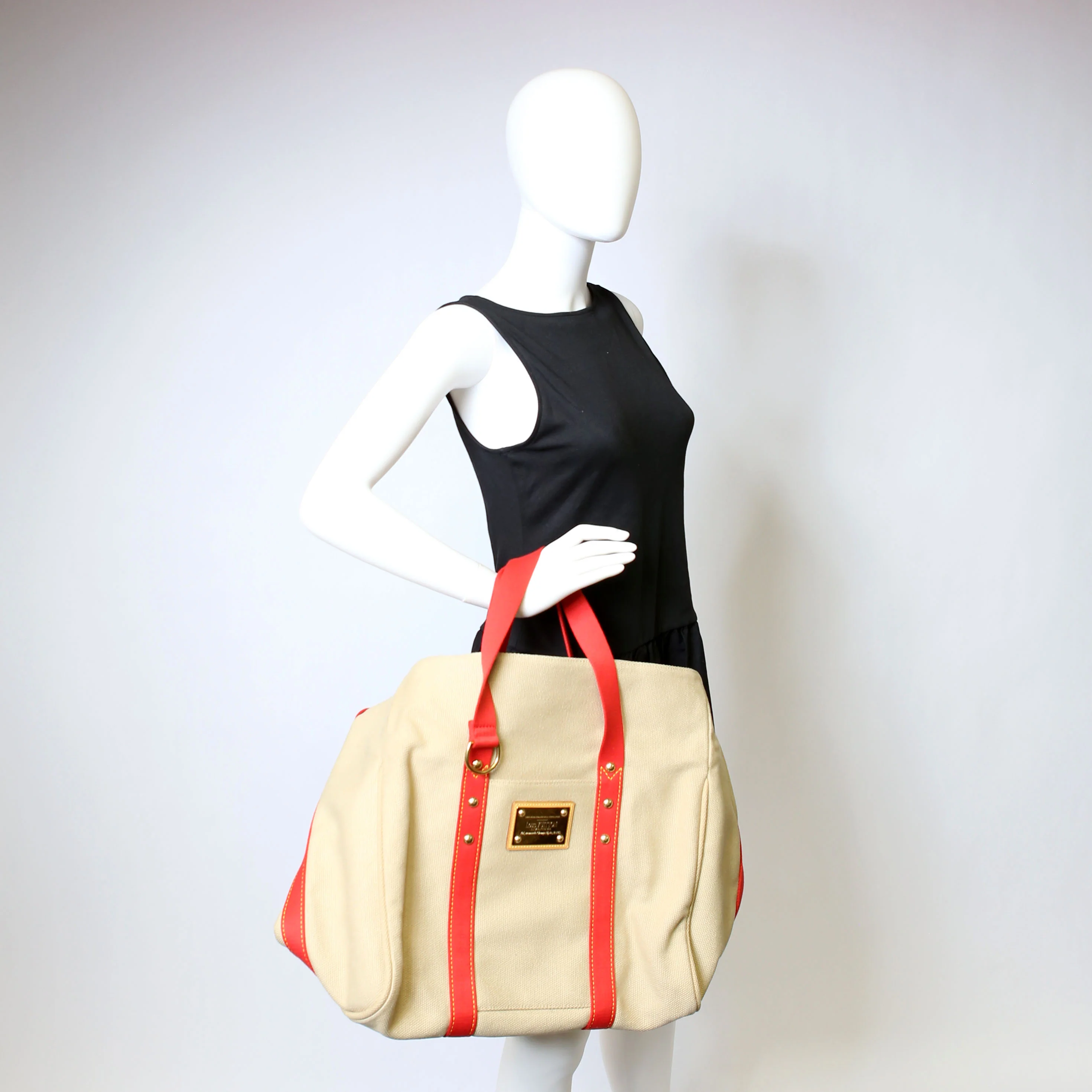 Antigua Sac Weekend Duffel - Image 15