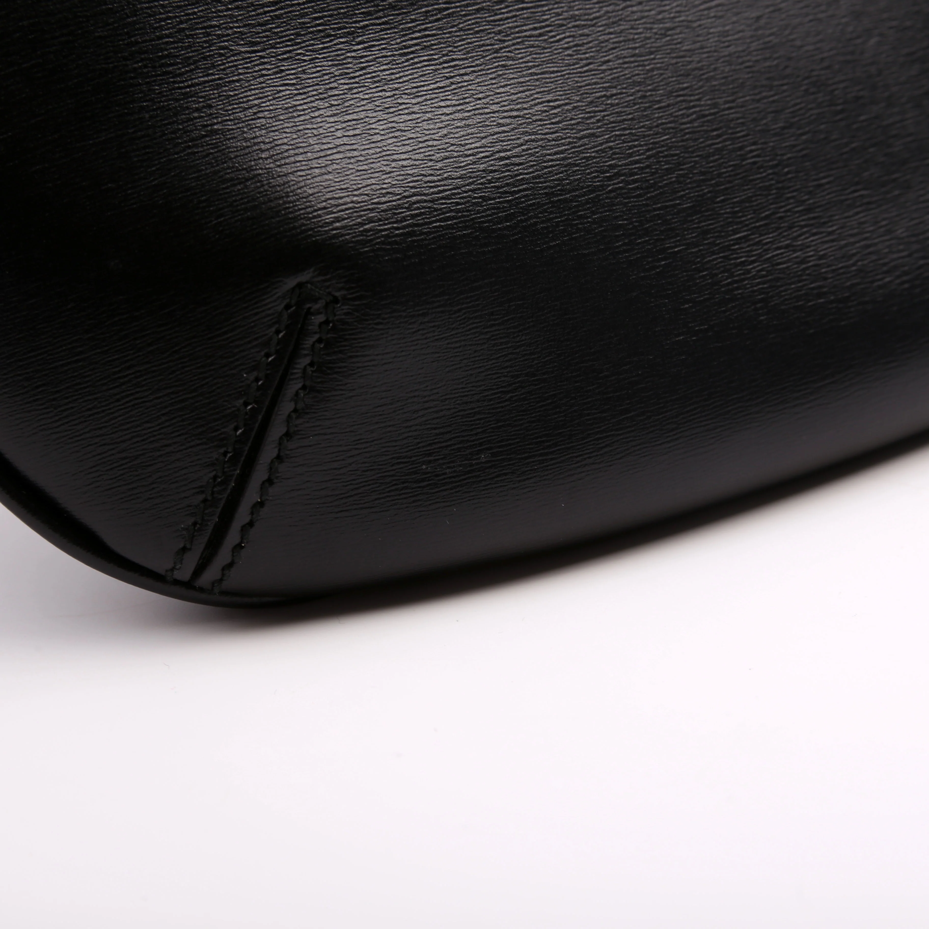 Arli Medium Shoulder Bag Calfskin - Image 6