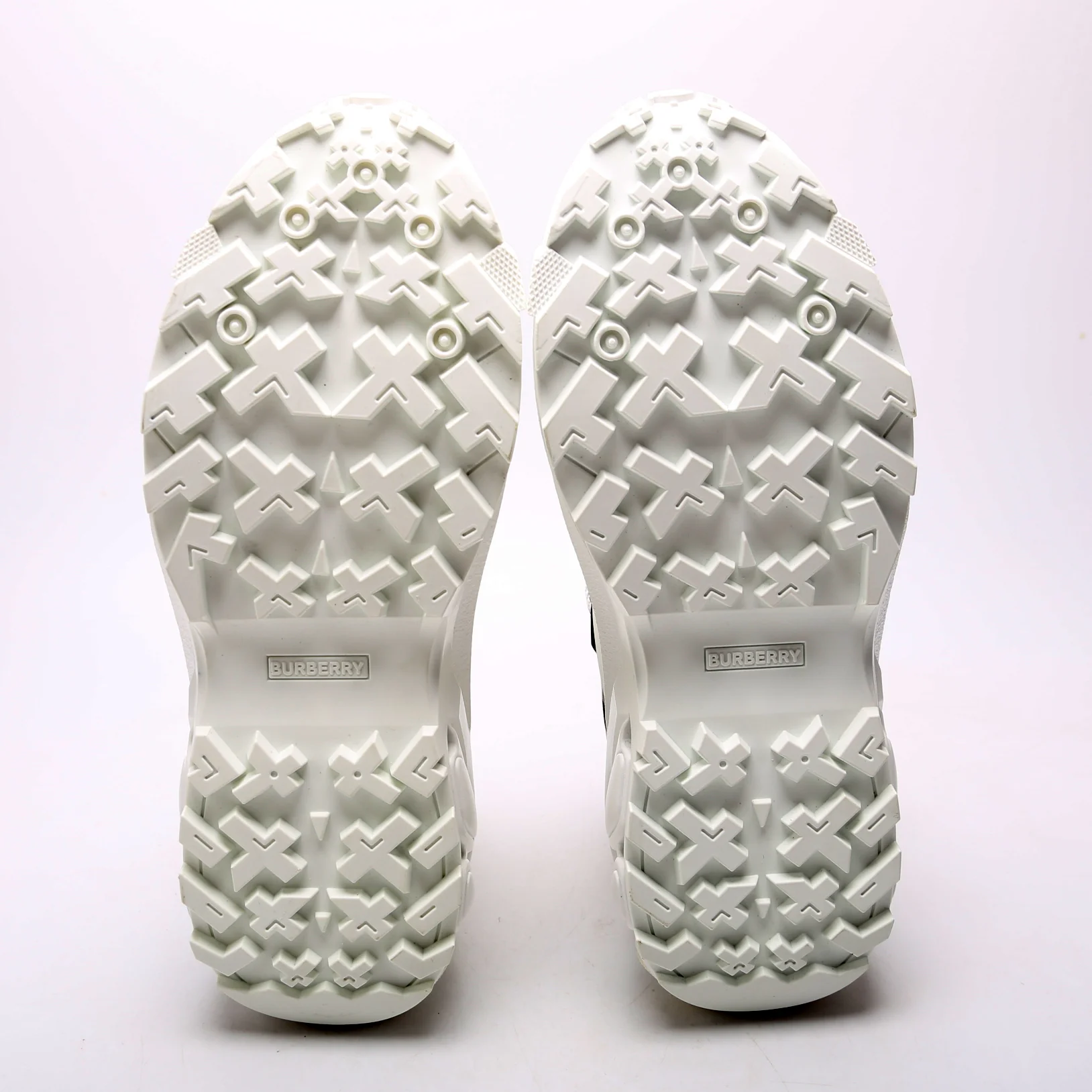Arthur Check Sneakers Size 41 - Image 6