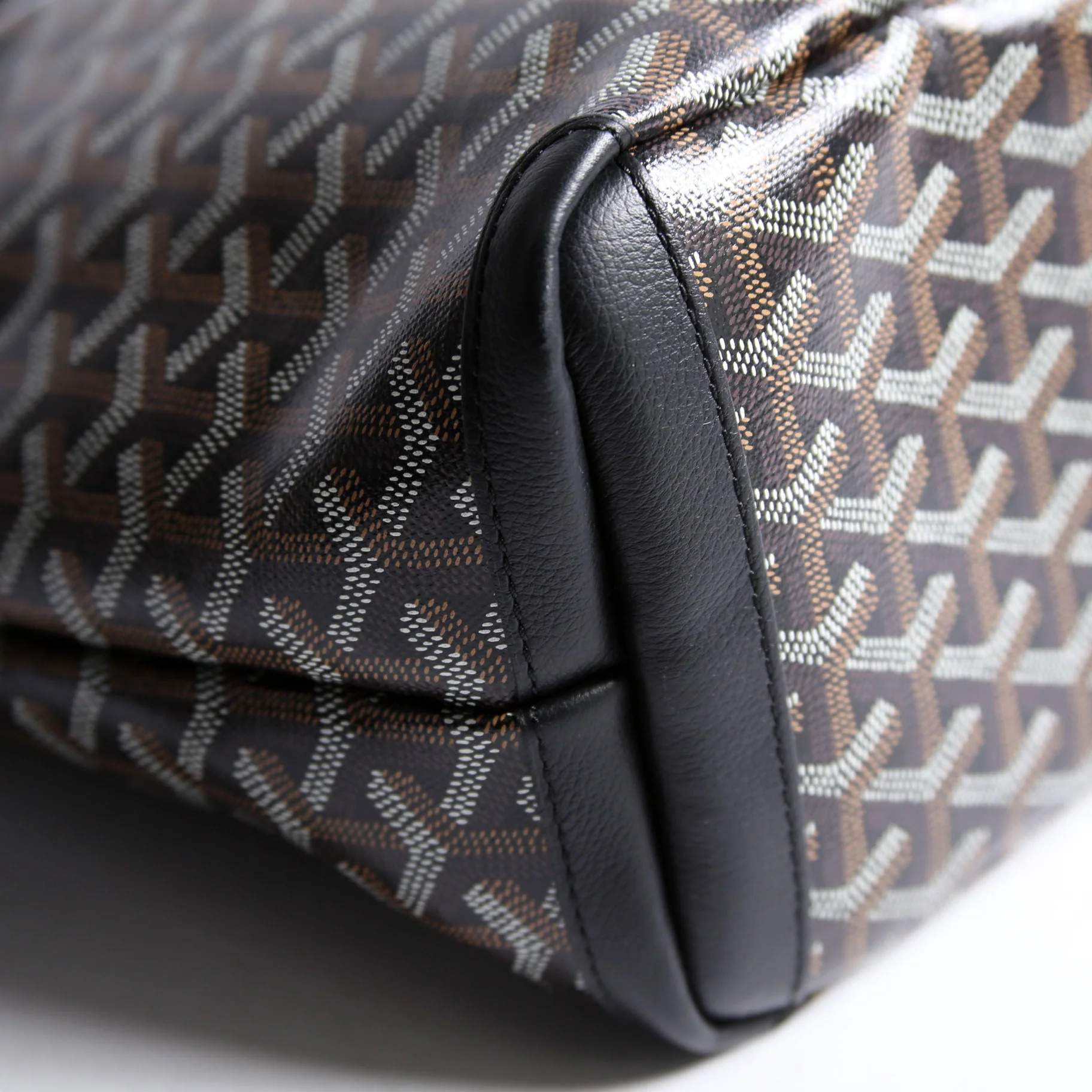 Artois PM Tote Black - Image 4