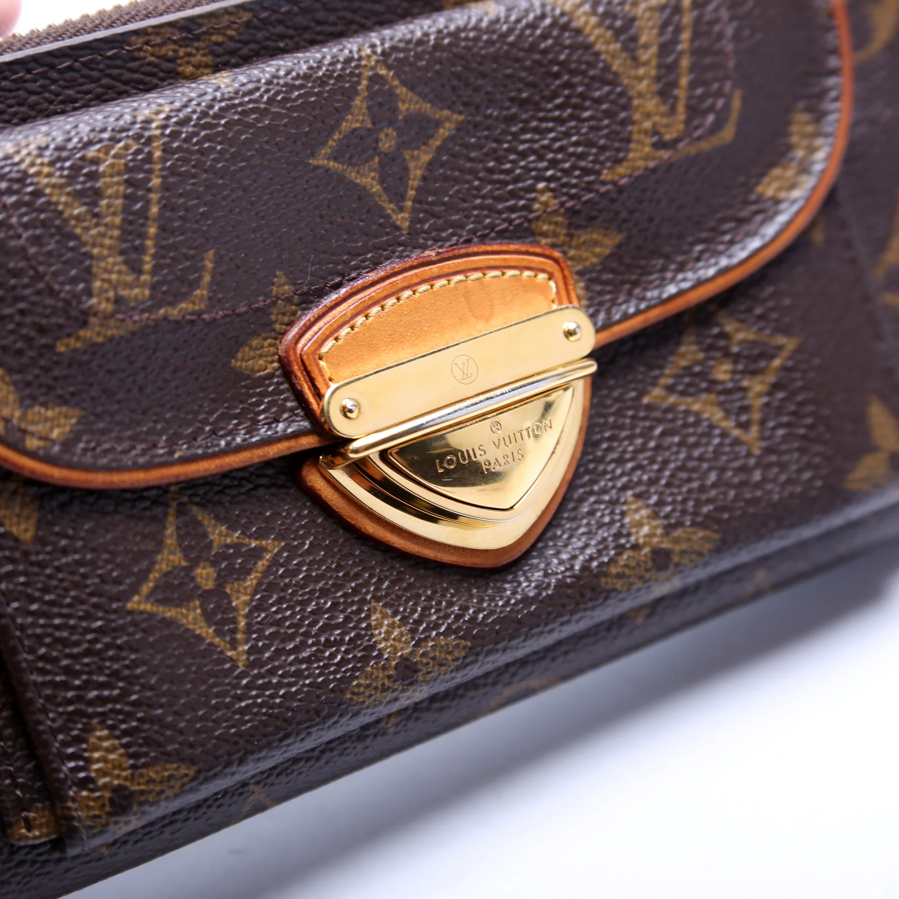 Astrid Wallet Monogram - Image 7