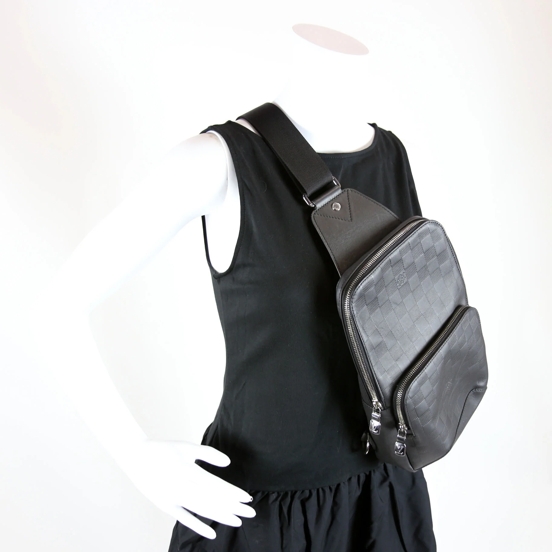 Avenue Sling Bag Infini Leather Black - Image 10