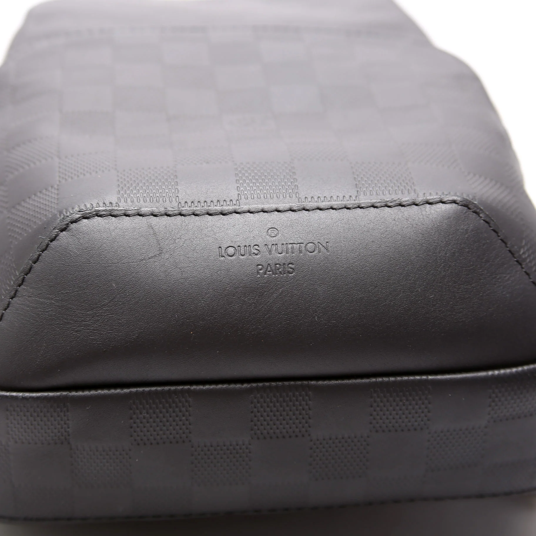 Avenue Sling Bag Infini Leather Black - Image 5