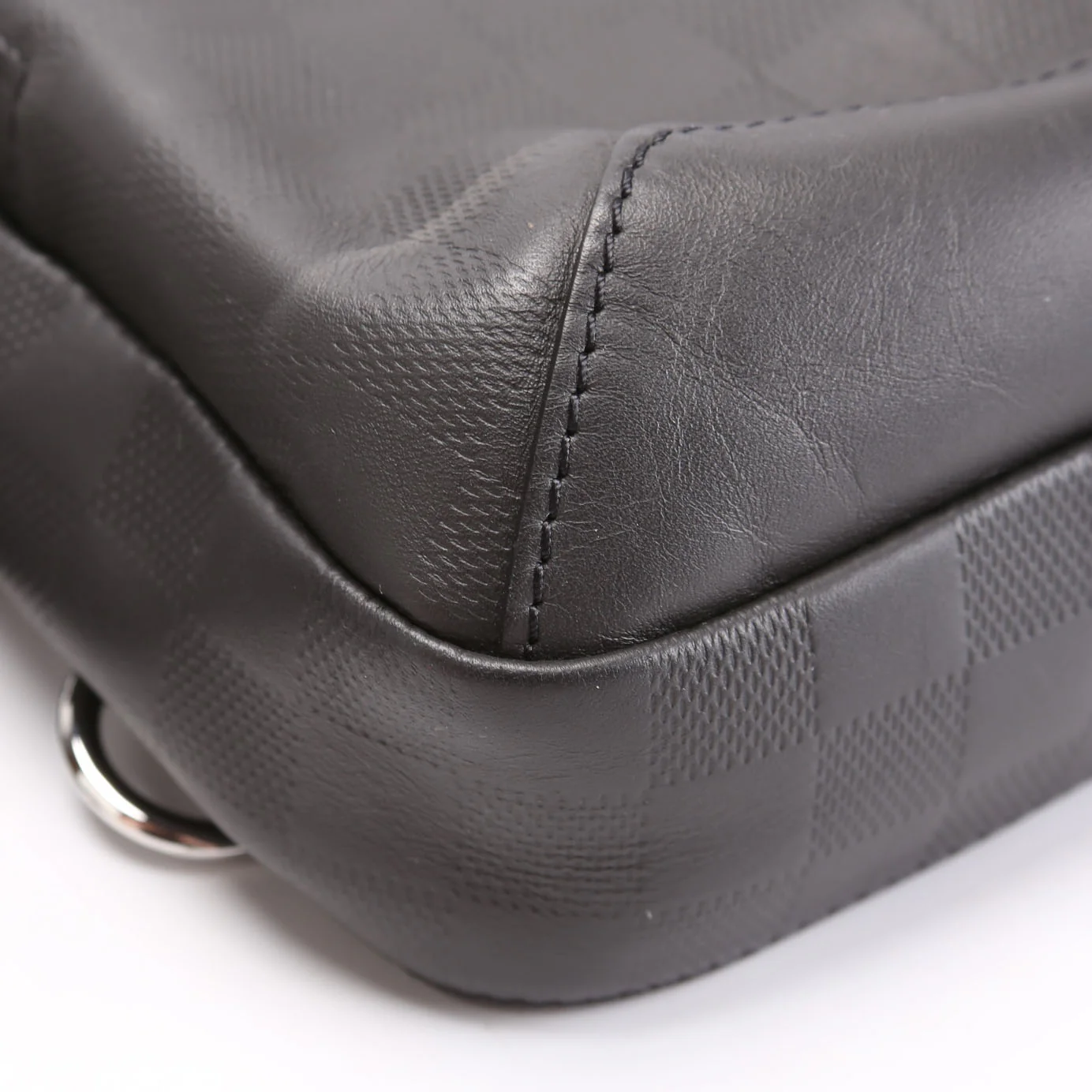 Avenue Sling Bag Infini Leather Black - Image 5