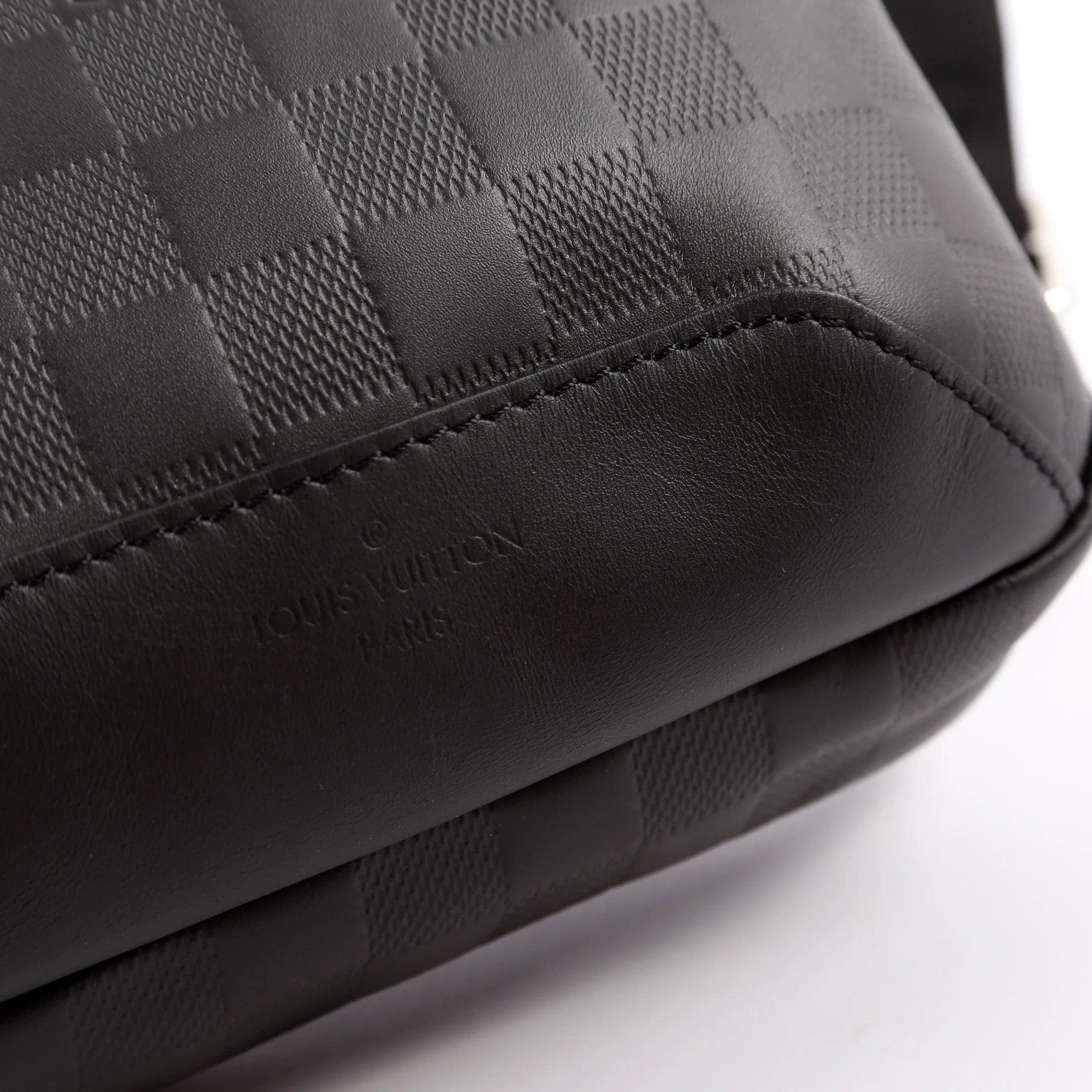 Avenue Sling Bag Infini Leather Black - Image 5