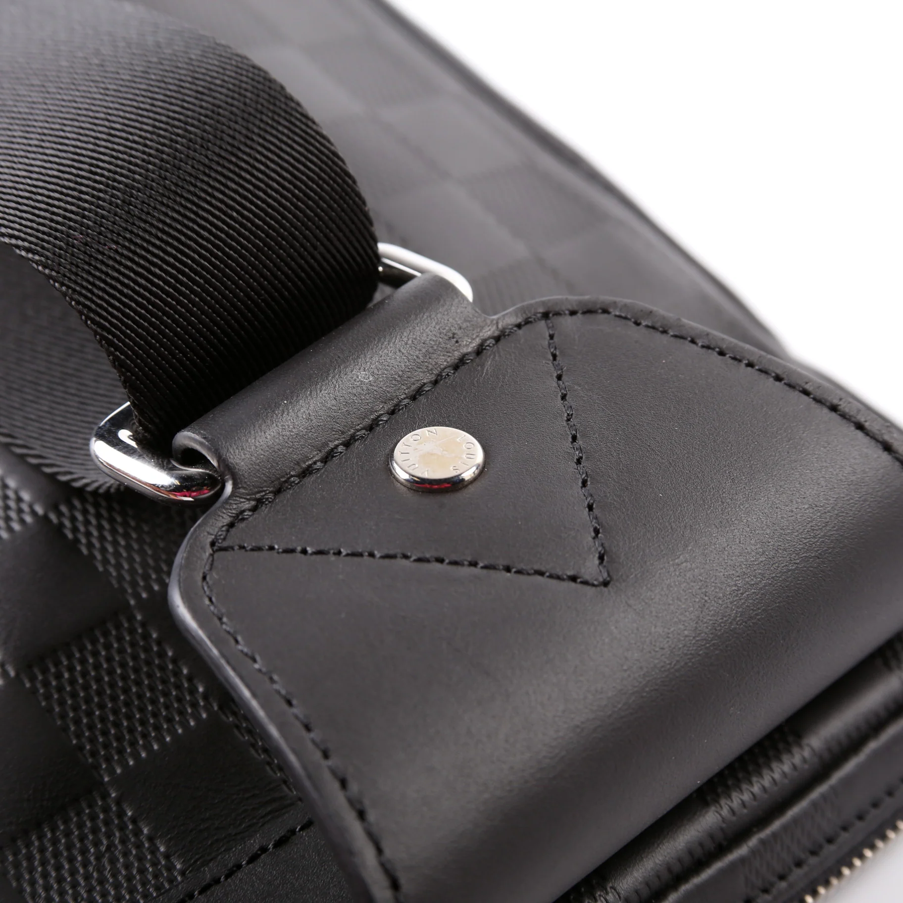 Avenue Sling Bag Infini Leather Black - Image 6