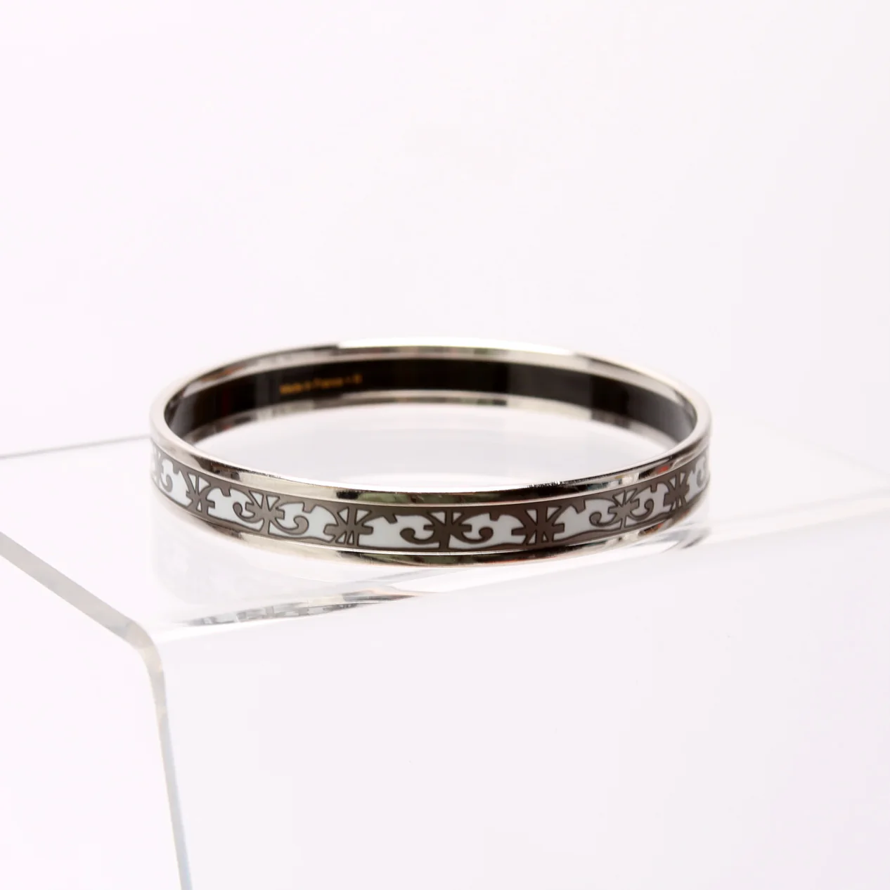 Balcons Du Gaudalquivir Printed Enamel Narrow Bangle Bracelet Silver/White - Image 2