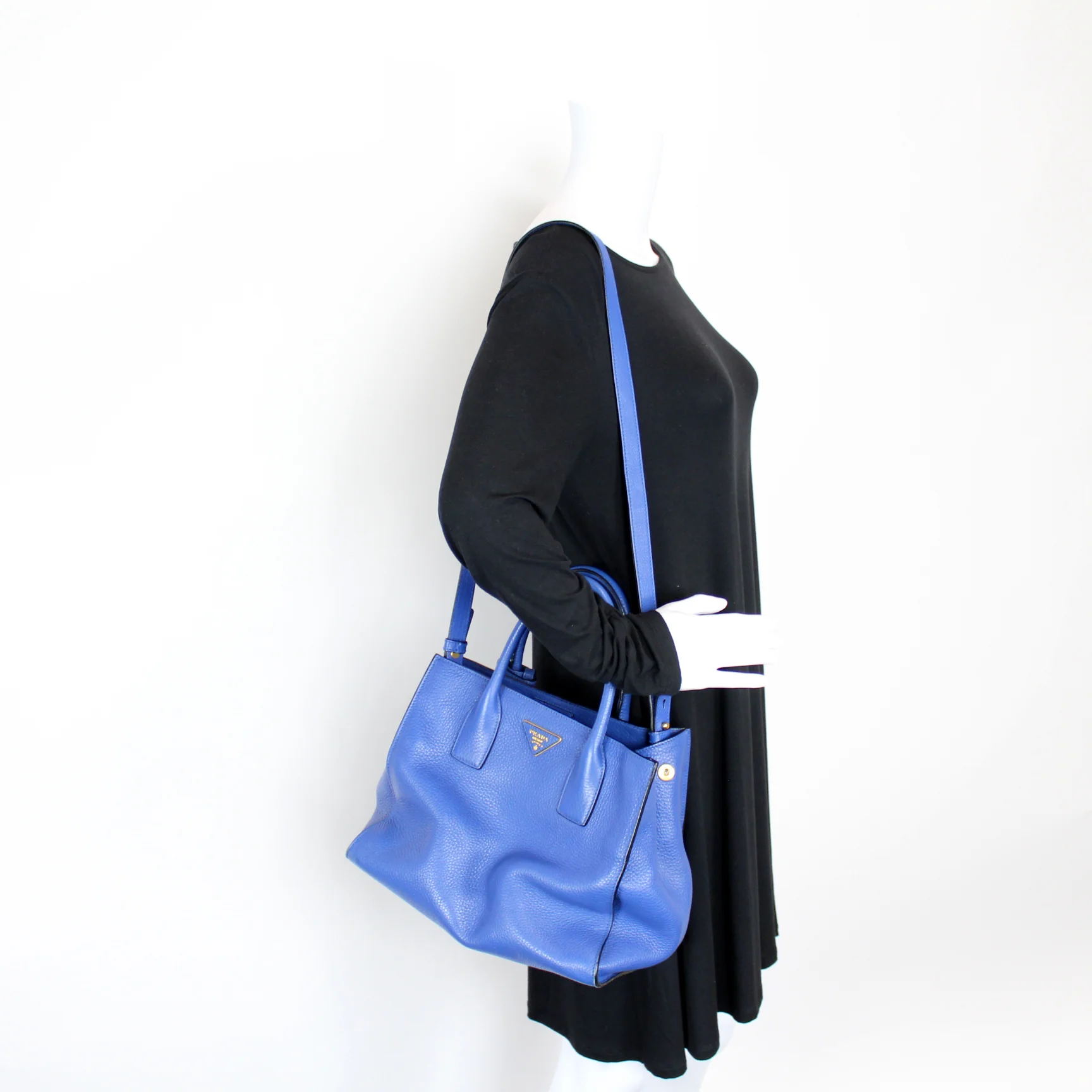 BN2693 Vitello Daino Tote Blue - Image 10