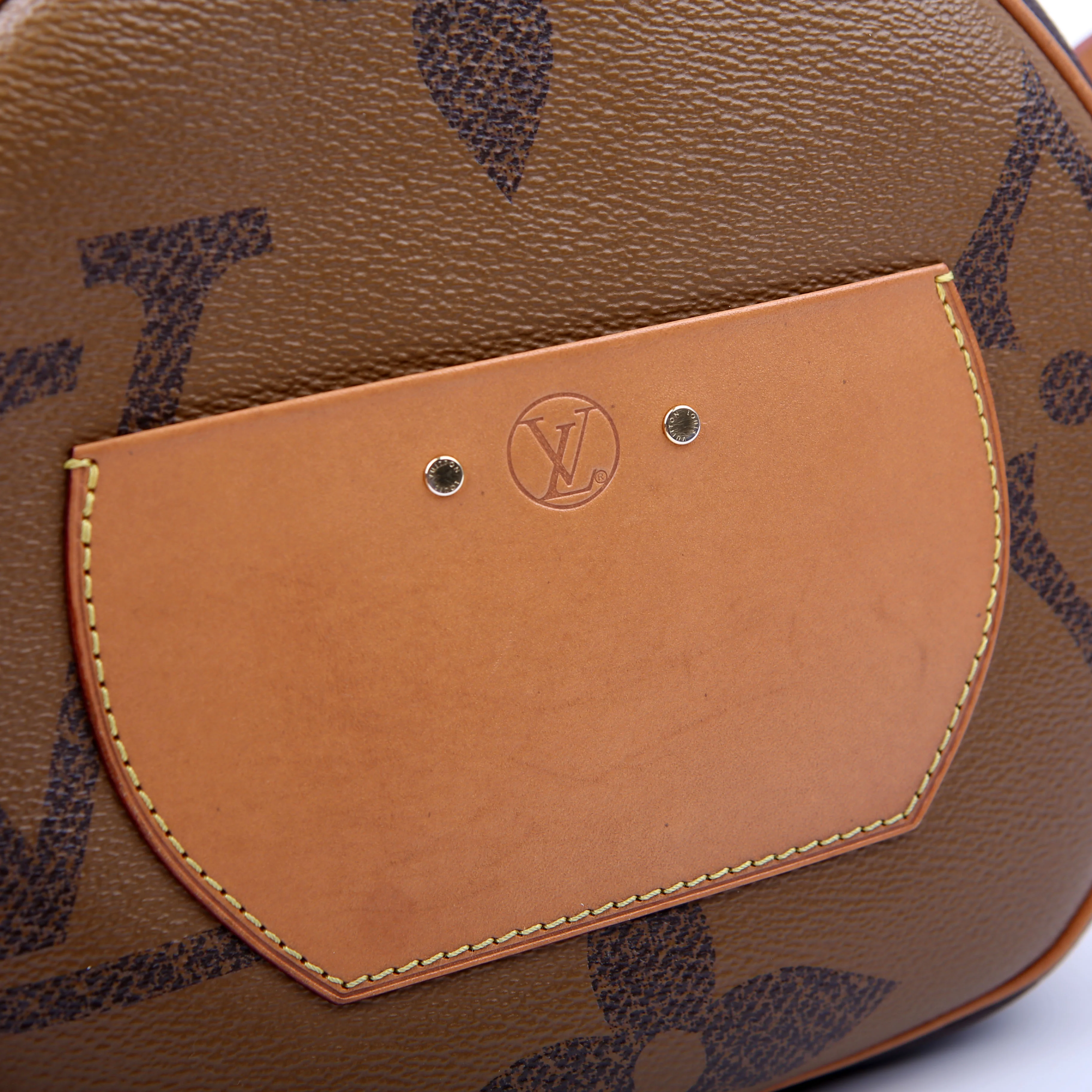 Boite Chapeau Reverse Giant Monogram - Image 10