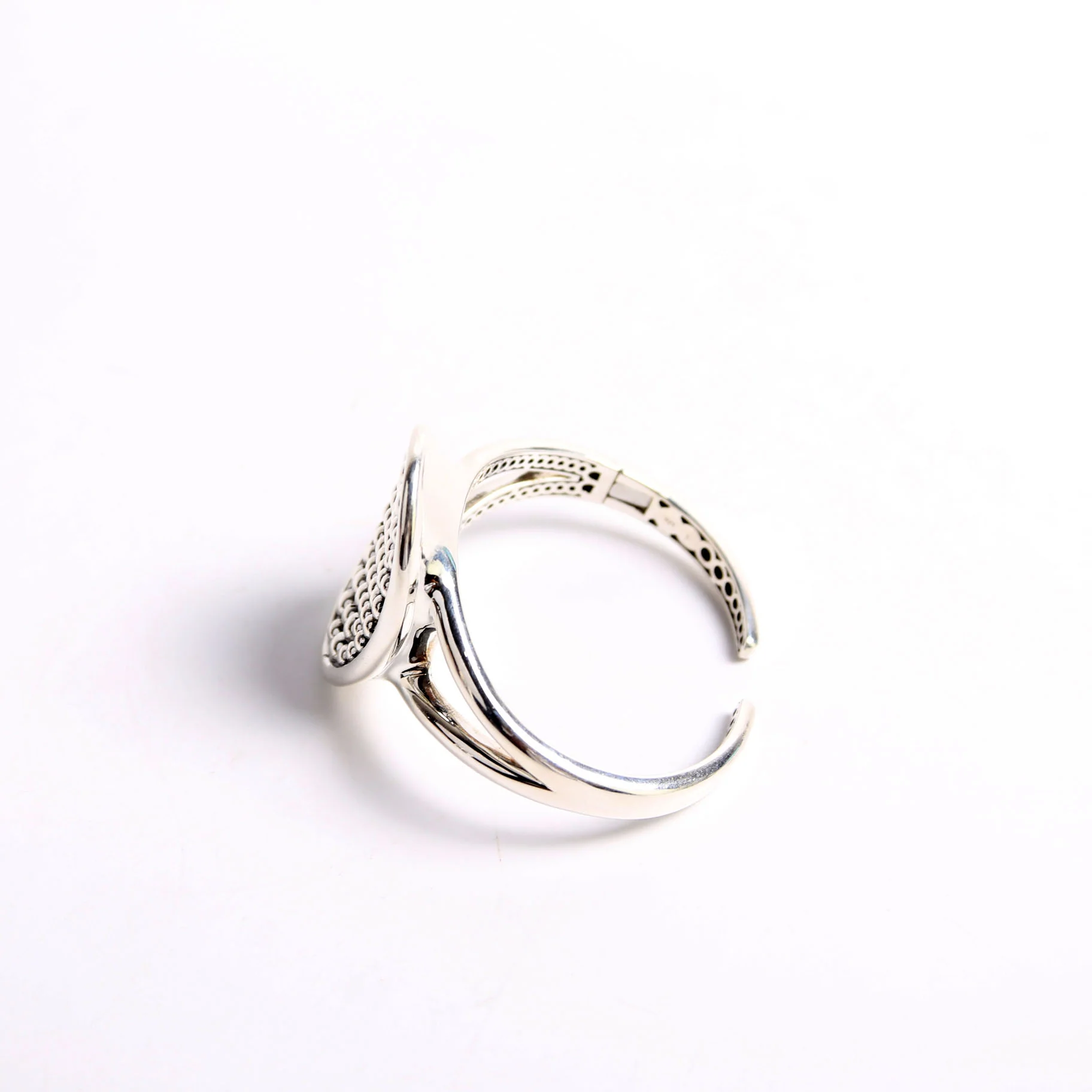 Bold Caviar Vertical Ellipse Cuff 925 - Image 3