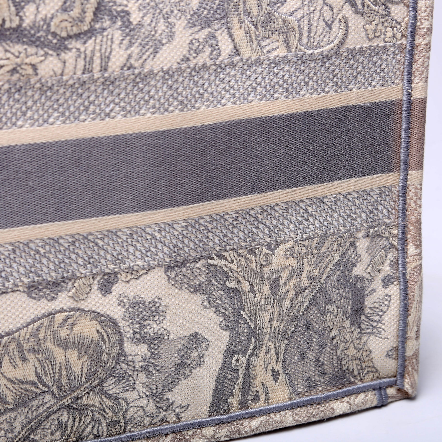 Book Tote Medium Etoile De Jouy Grey/Cream - Image 6