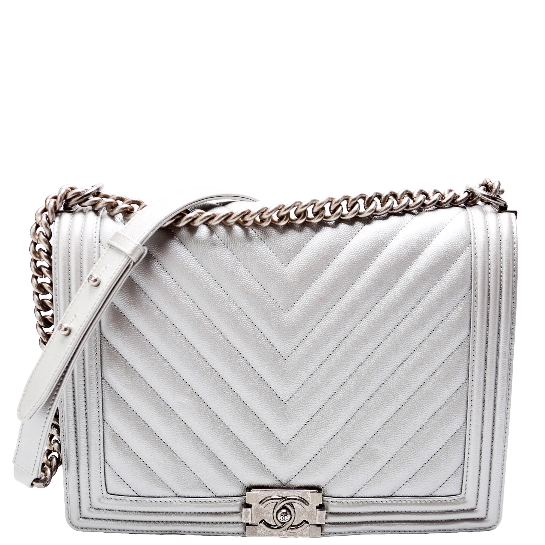 Boy Flap Medium Old Chevron Caviar 21-25M Silver