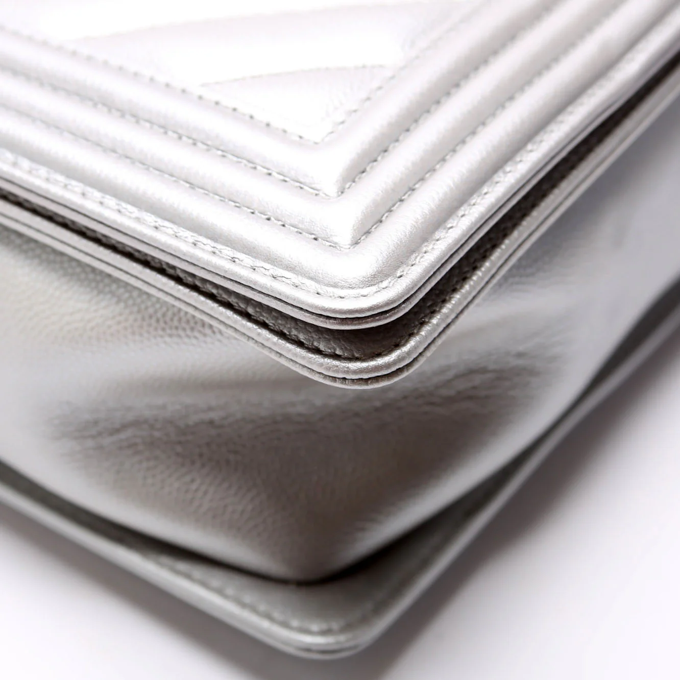 Boy Flap Medium Old Chevron Caviar 21-25M Silver - Image 5