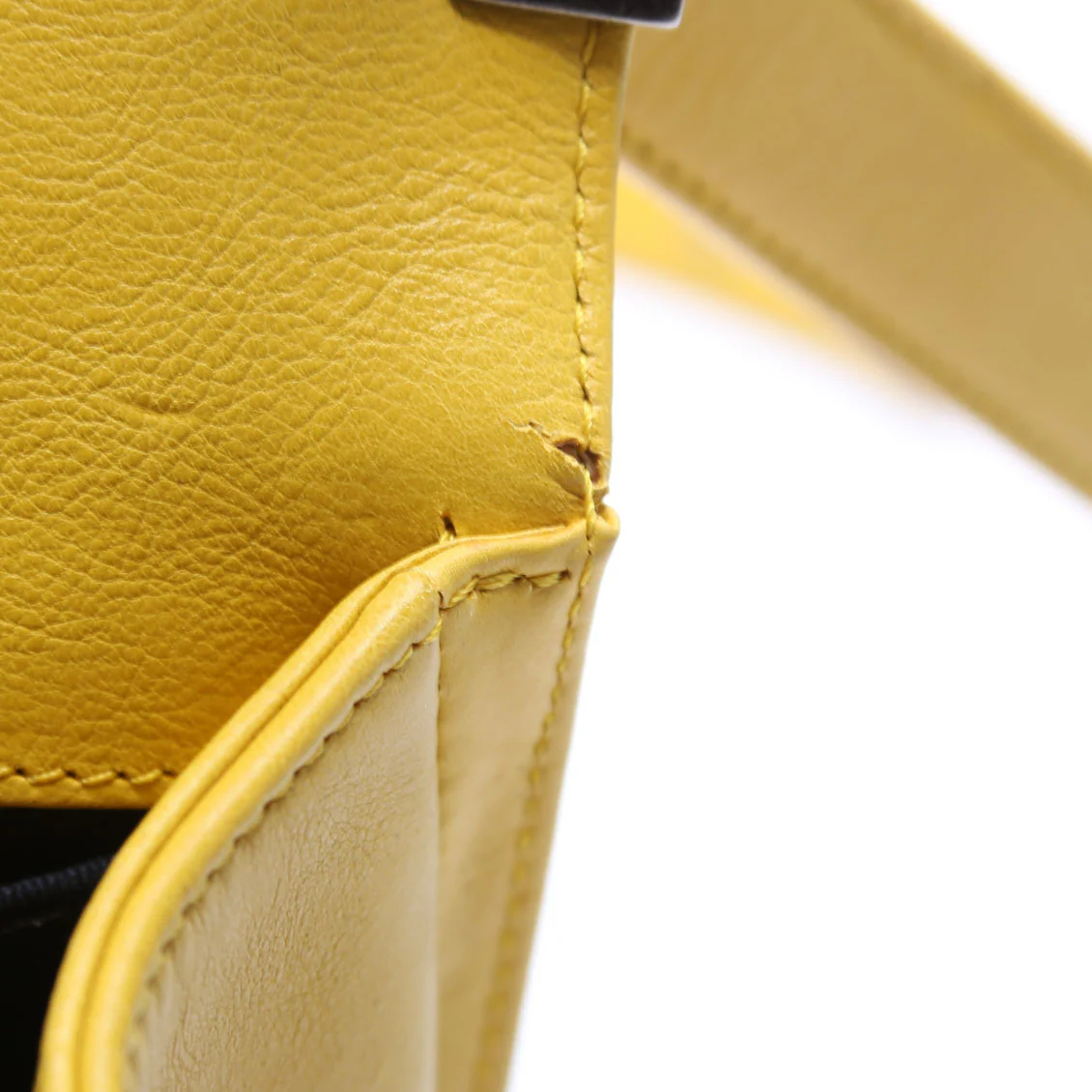 Boy Flap Medium Old Lambskin 15-20M Yellow - Image 11