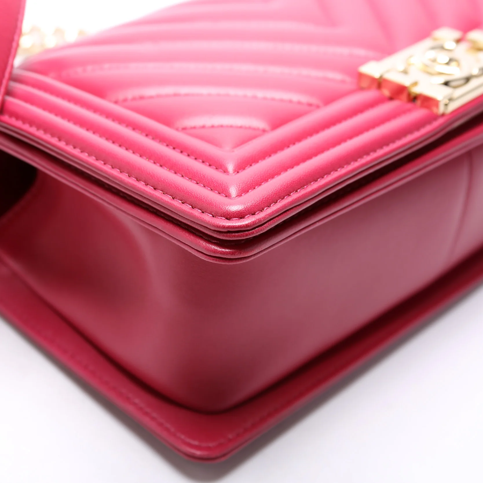 Boy Flap Medium Old Lambskin Berry - Image 5