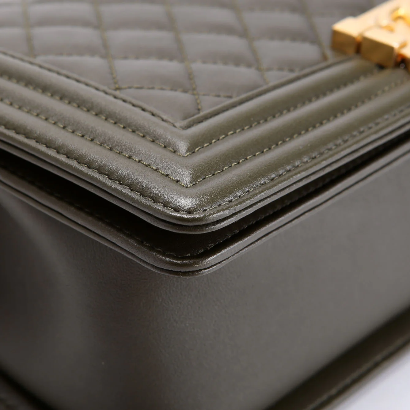 Boy Flap Medium Old Lambskin RFID Green - Image 5