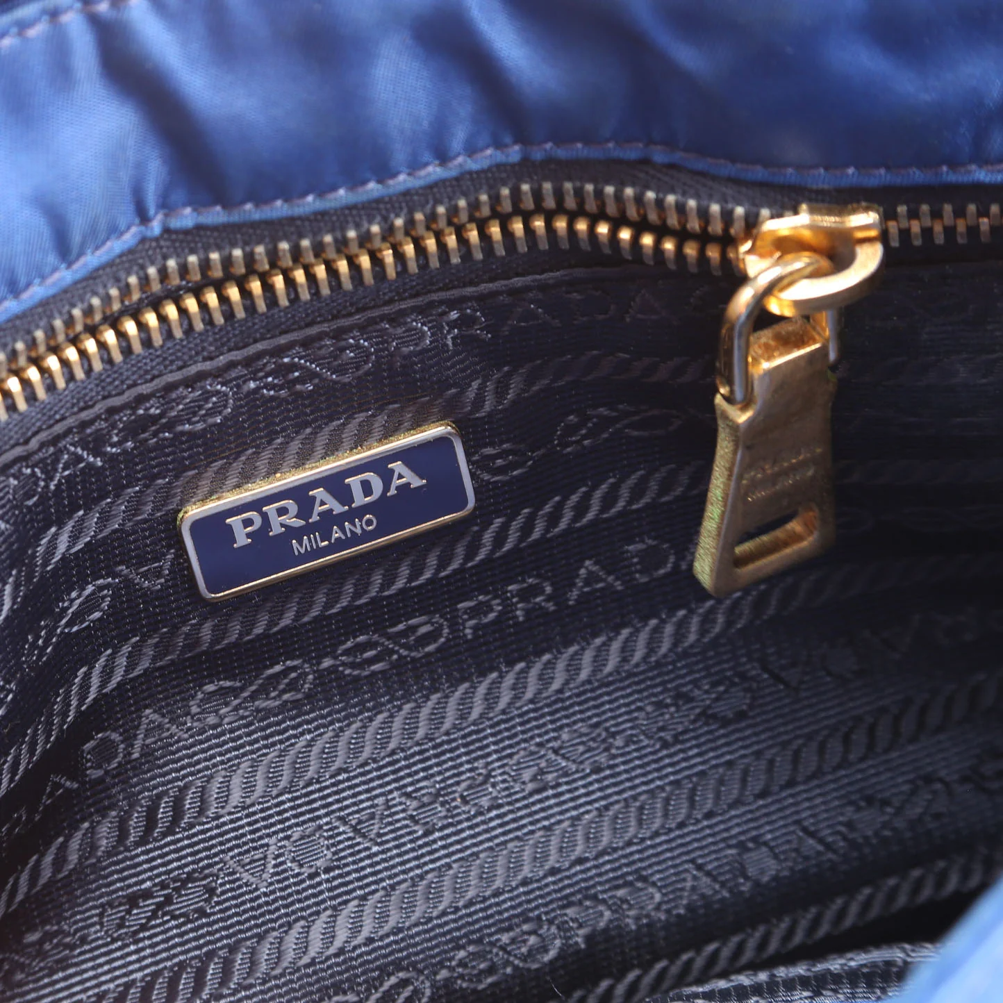 BT0772 Tessuto Nylon Saffiano Buckle Messenger Small Blue - Image 9