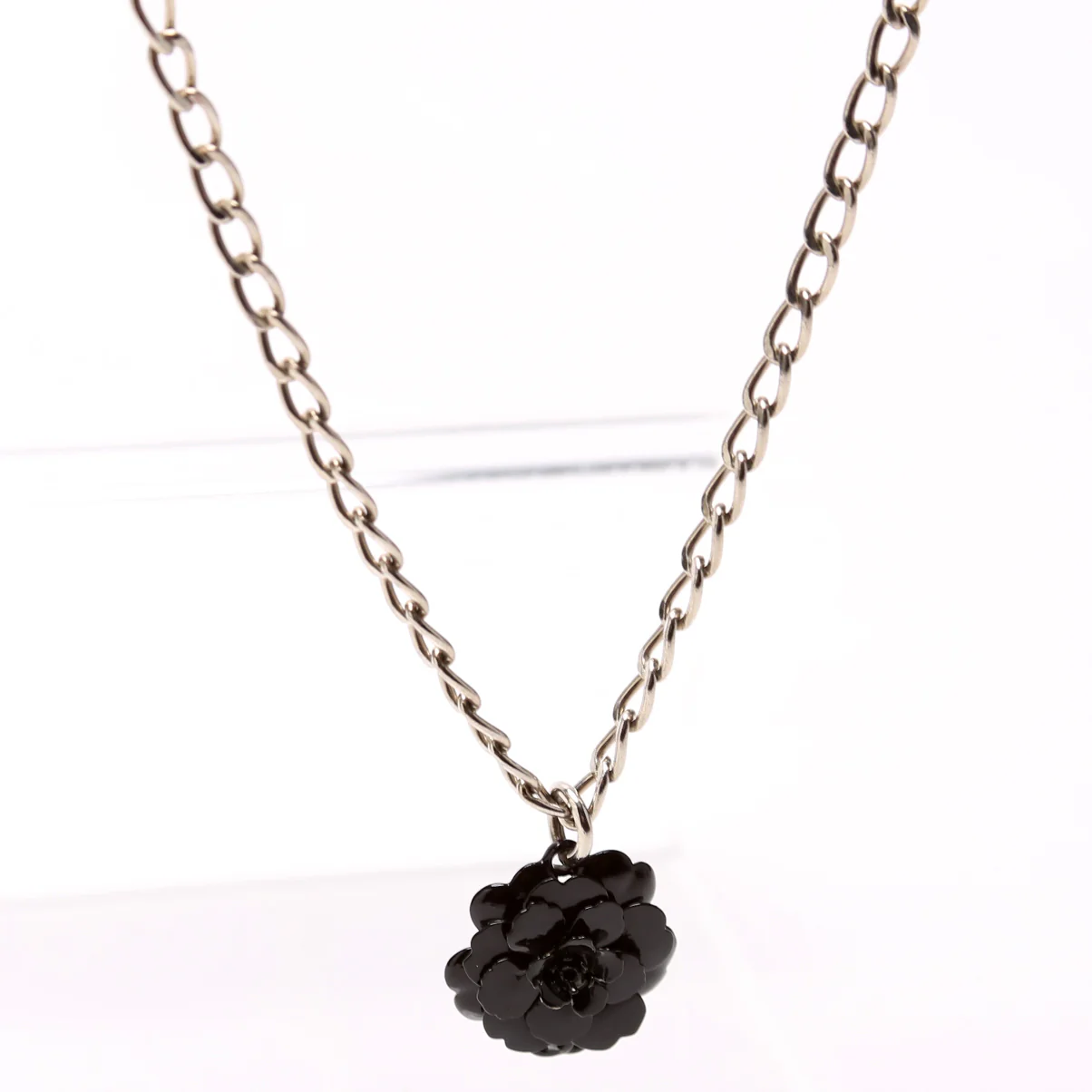Camellia Flower Resin Necklace - Image 3