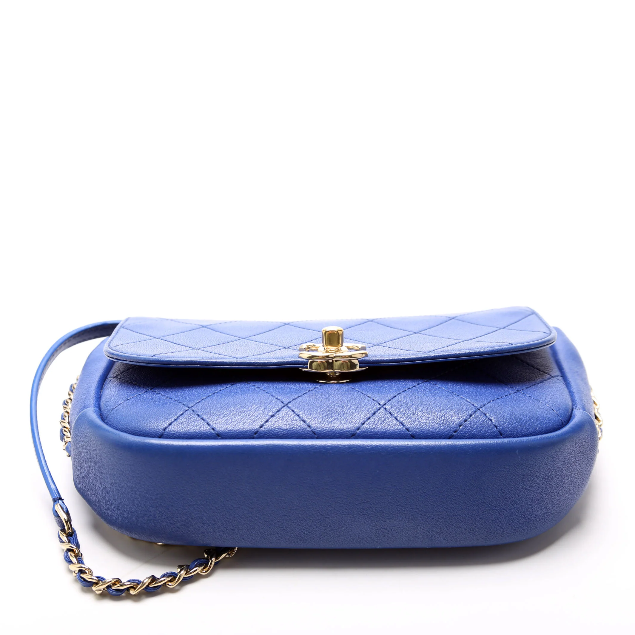 Casual Trip Flap Shoulder Bag Quilted Calfskin 27M - Image 4