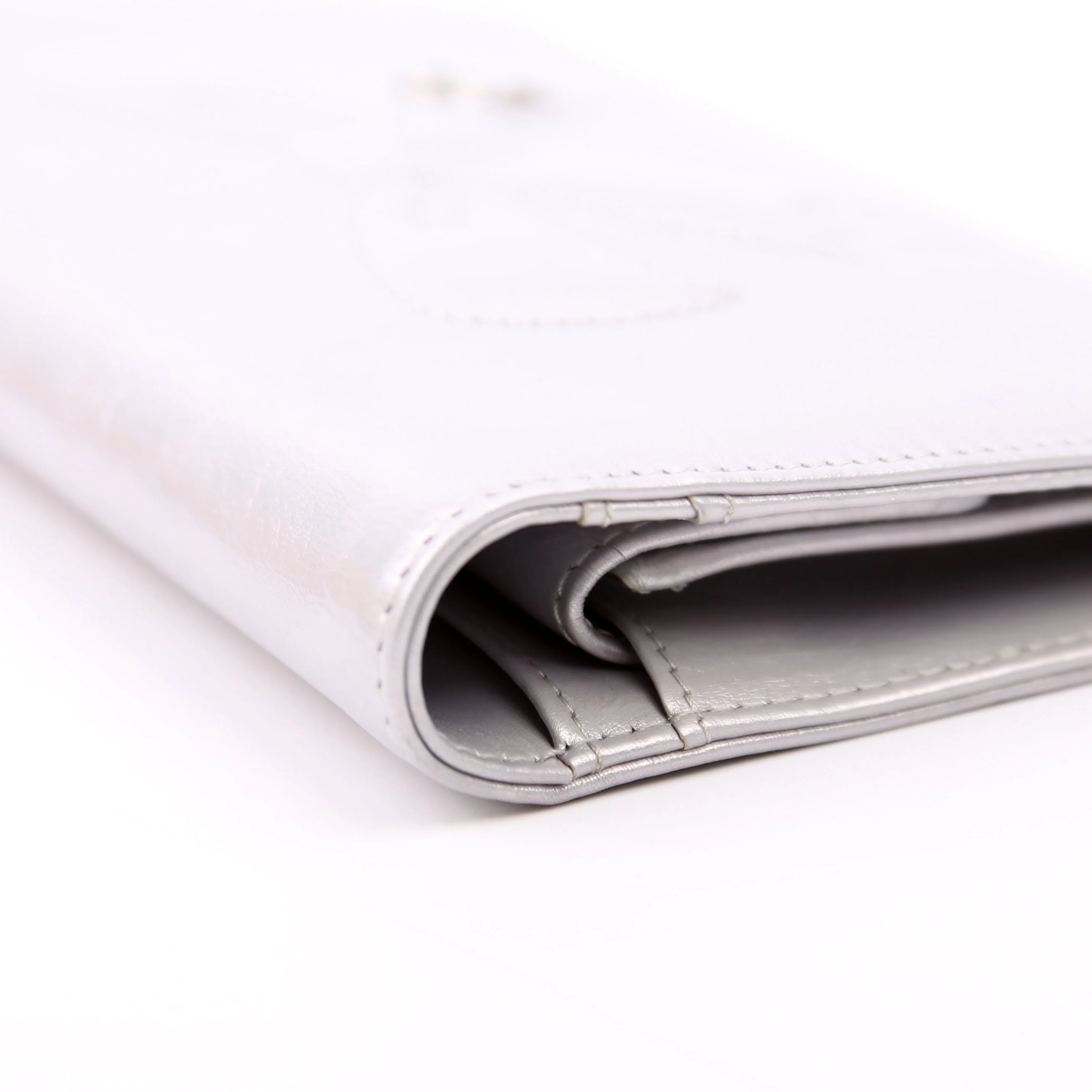 CC Bow Bi-Fold Wallet Metallic 12M Silver - Image 9