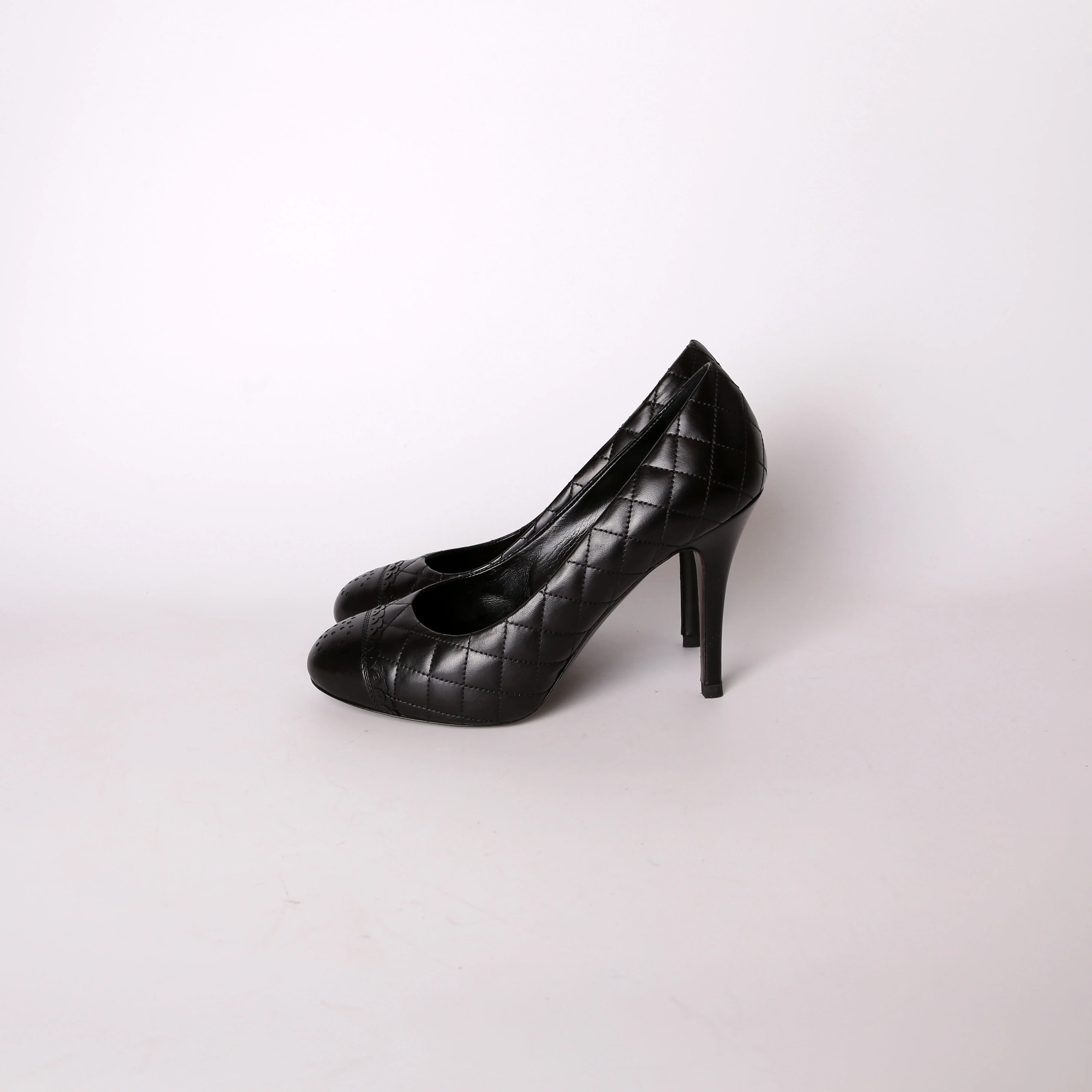 CC Cap Toe Leather Pumps Size 38.5 - Image 3
