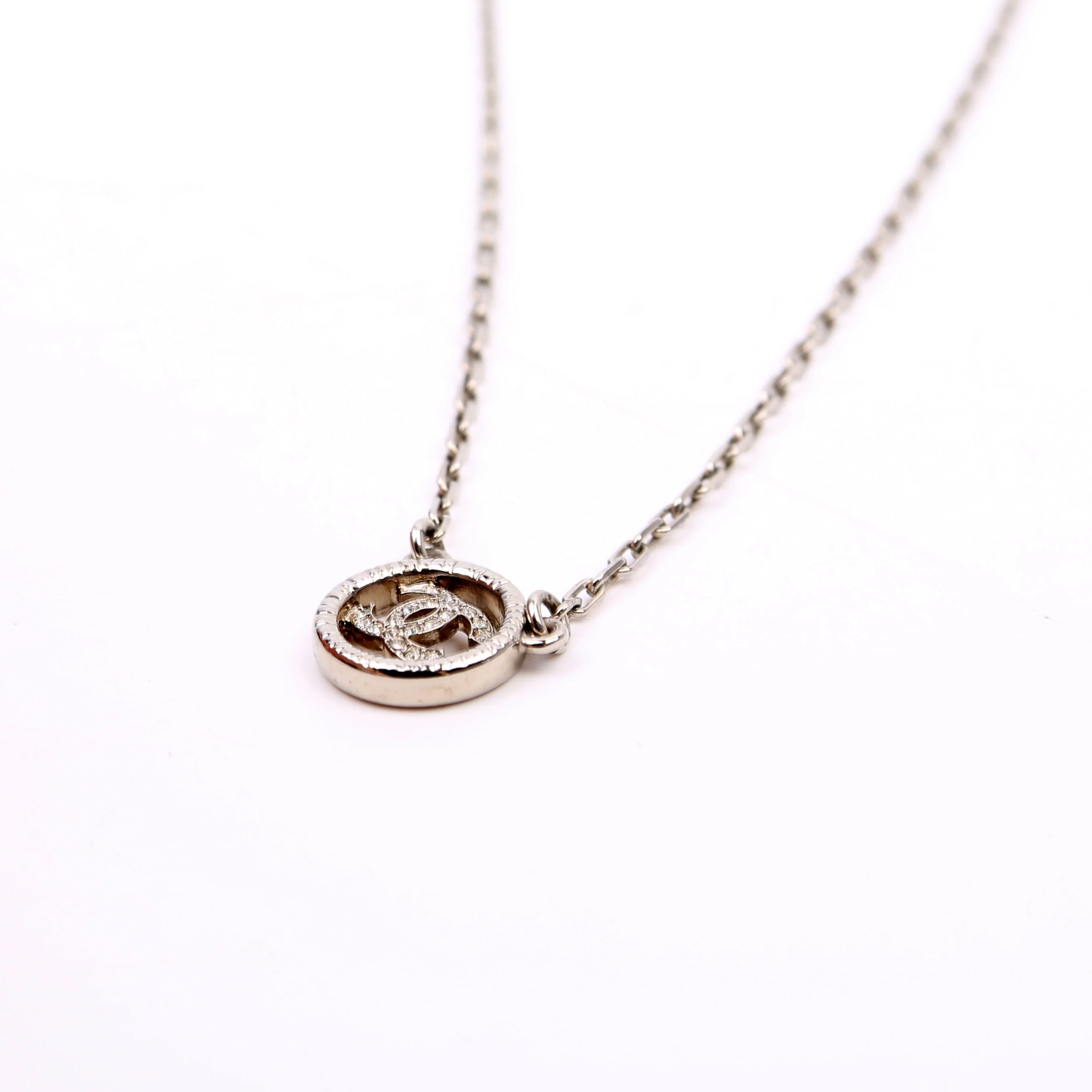 CC Crystal Round Small Necklace Silver - Image 4